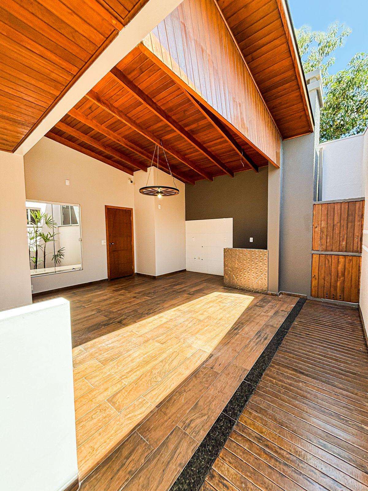LINDA CASA SEMIMOBILIADA NA VILA INDUSTRIAL EM TOLEDO PR