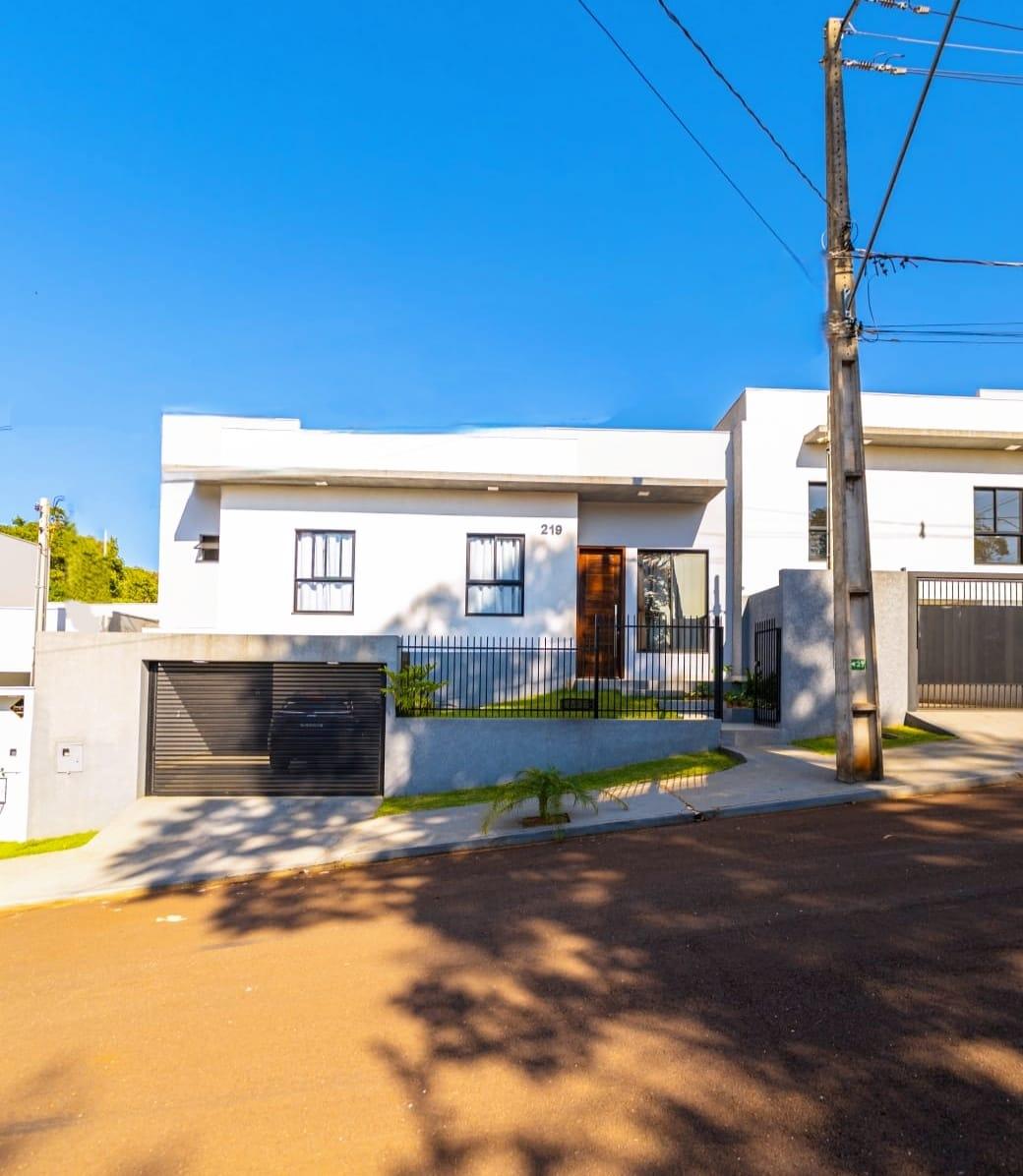 Casa Semimobiliada, com ótima localização em Toledo Paraná