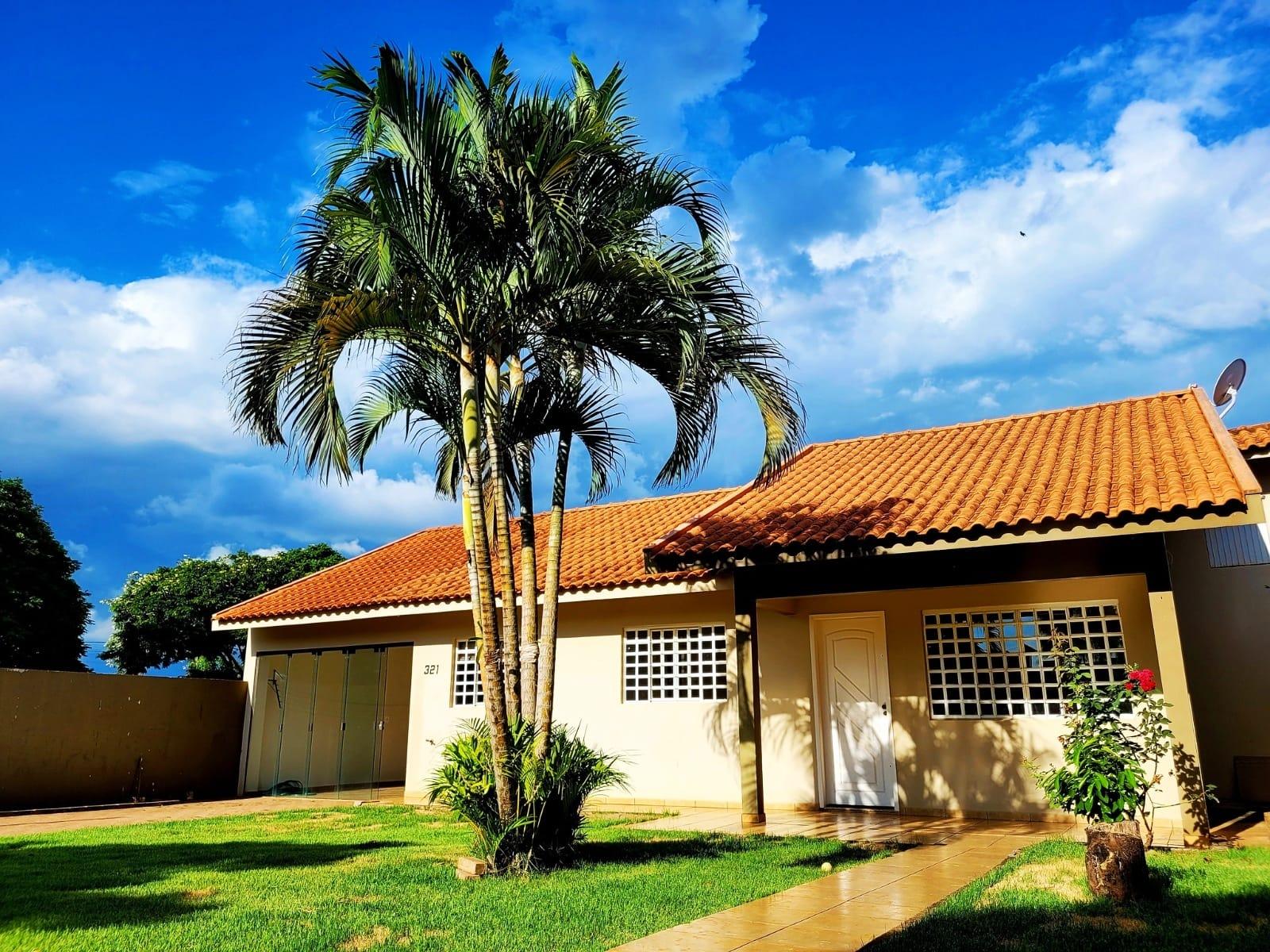 CASA COM AMPLA SOBRA DE TERRENO NO JARDIM GISELA EM TOLEDO