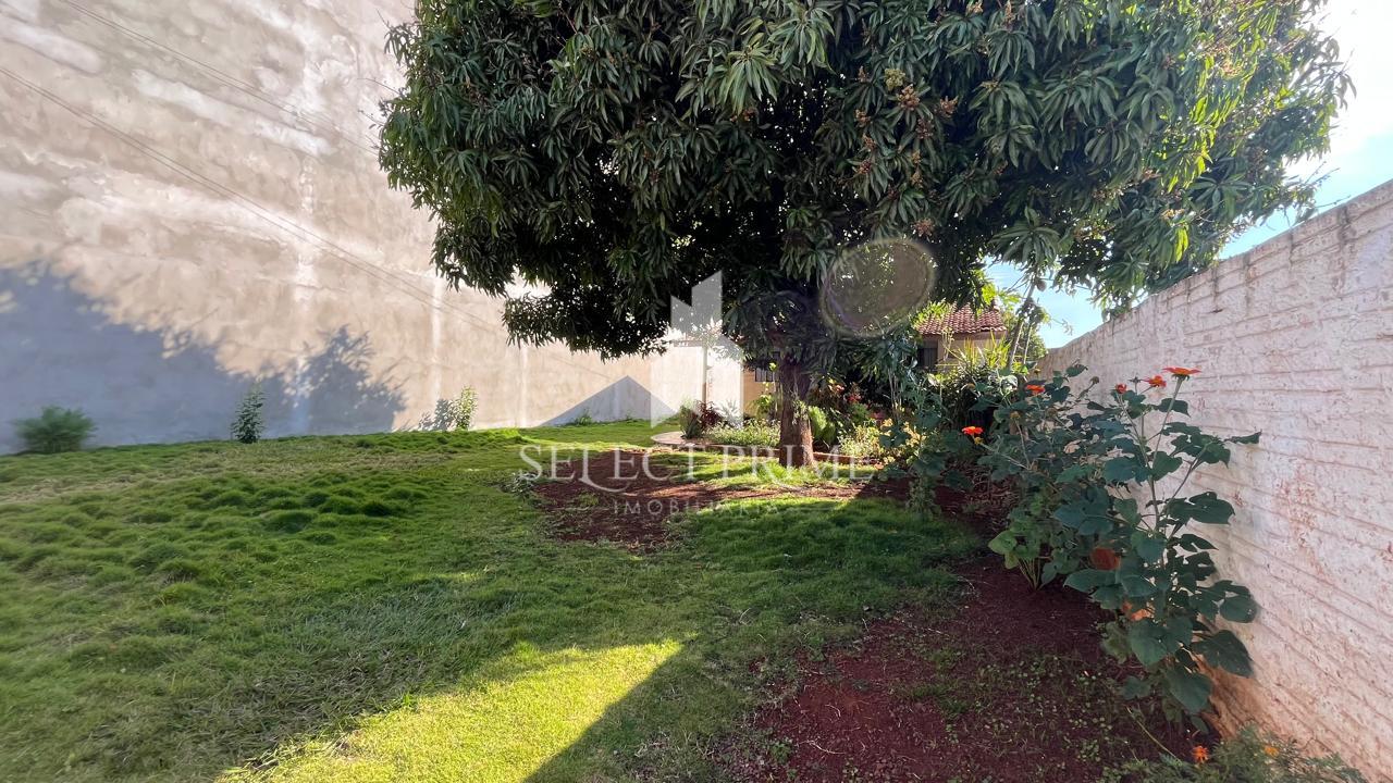 CASA COM AMPLO TERRENO PARA VENDA NA VILA PIONEIRO, TOLEDO - PR