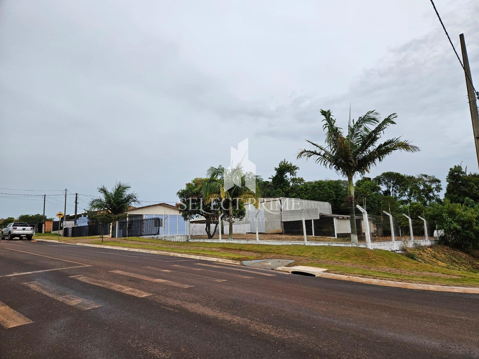 Casa e Barracão em terreno de 1.444m  no Bairro Napoli em Ibem...