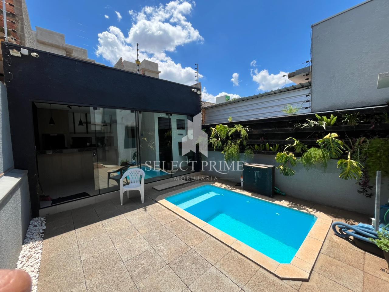 Casa Semimobiliada com Piscina e Edícula à Venda em TOLEDO PR