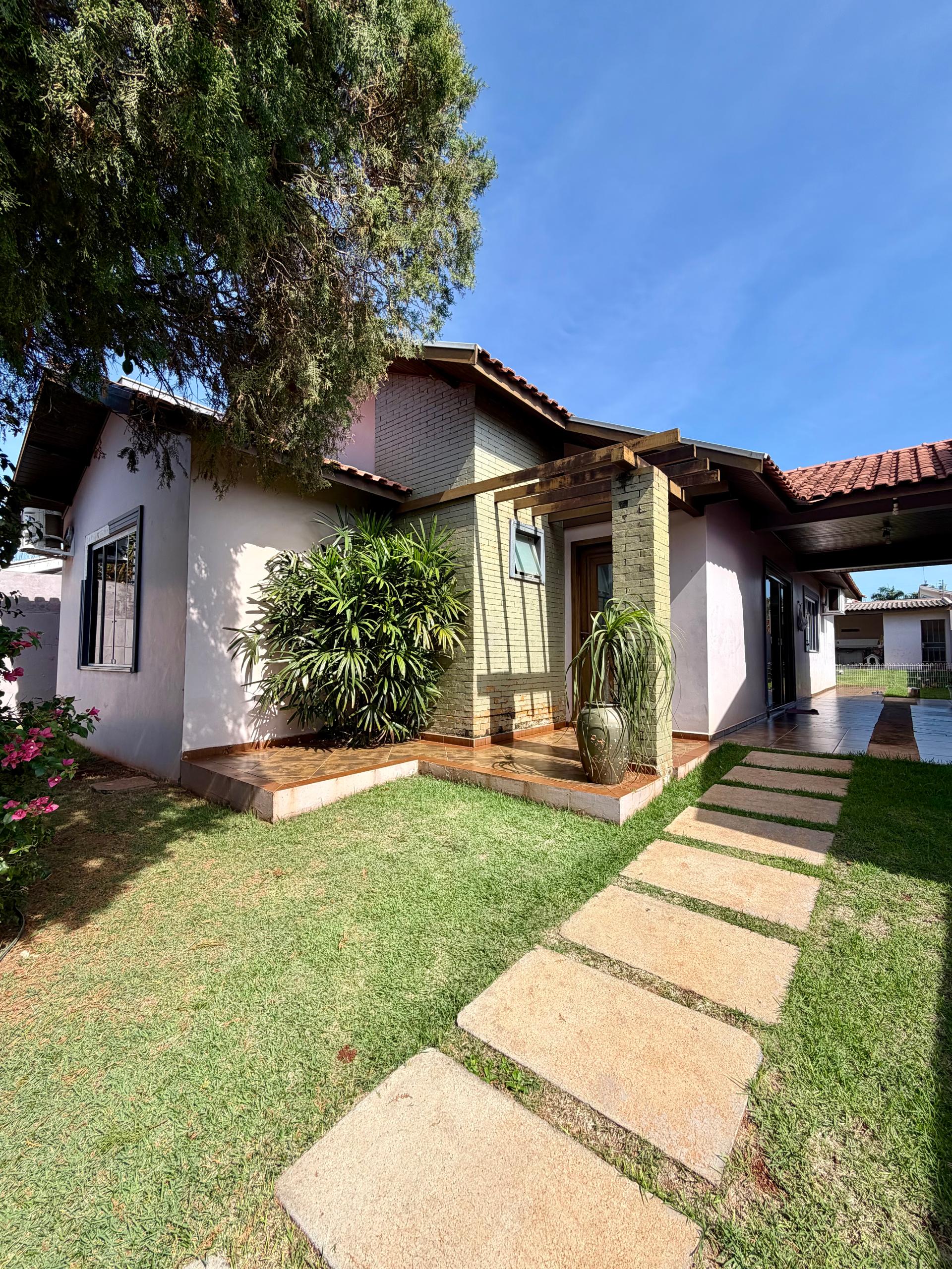 Casa sozinha no terreno à venda no Jardim Pancera em Toledo PR