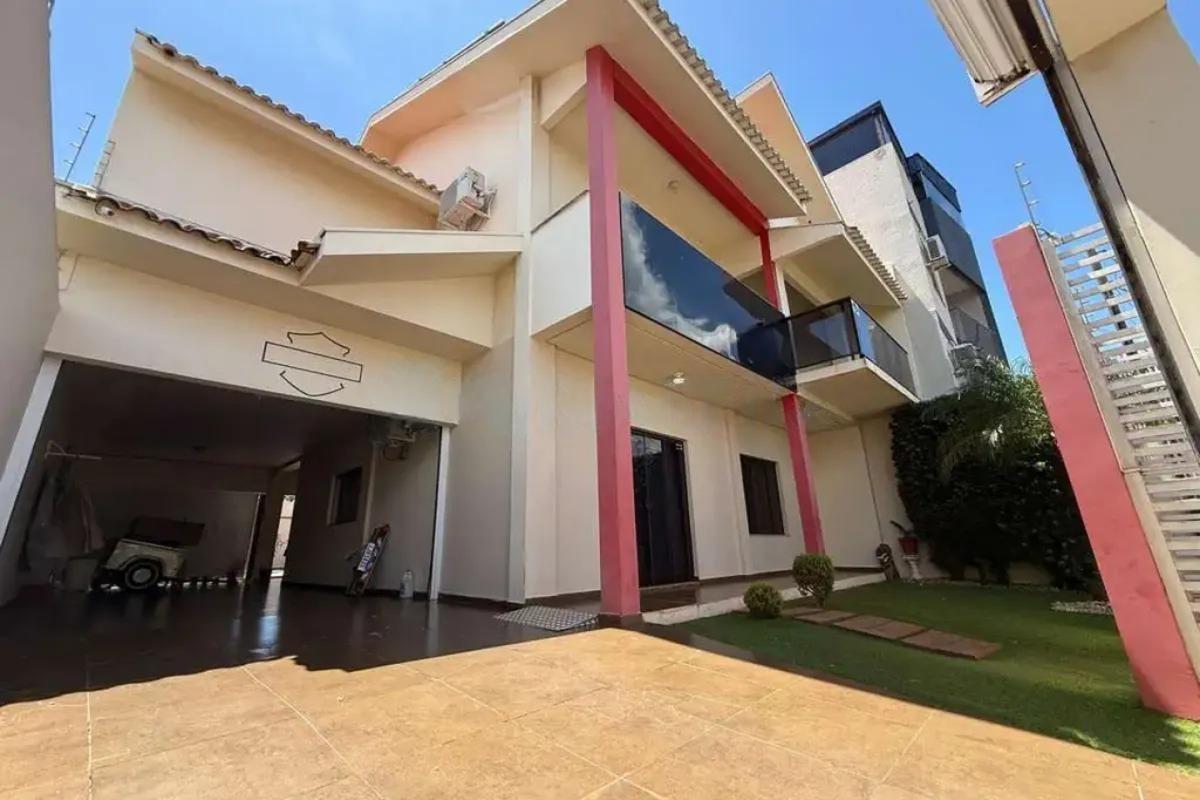 Sobrado Semi-Mobiliado com Piscina e Edícula a Venda ou Troca ...