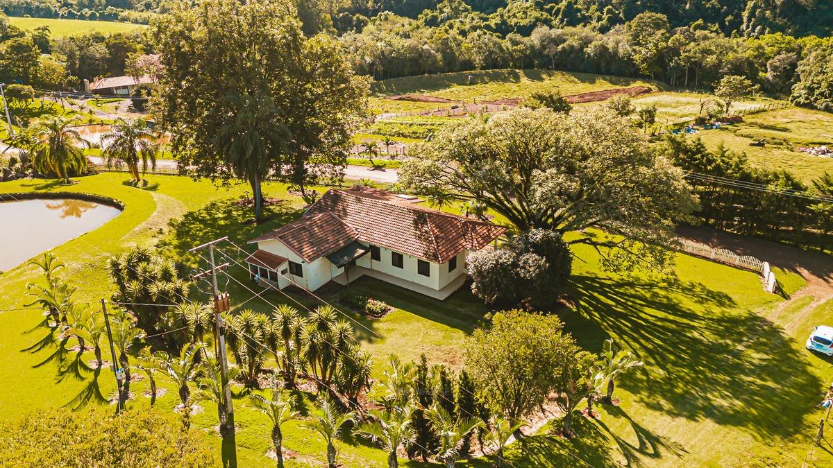 Lindíssima Chácara de 1,38 Alqueire com Casa, Açude, Mina e Po...