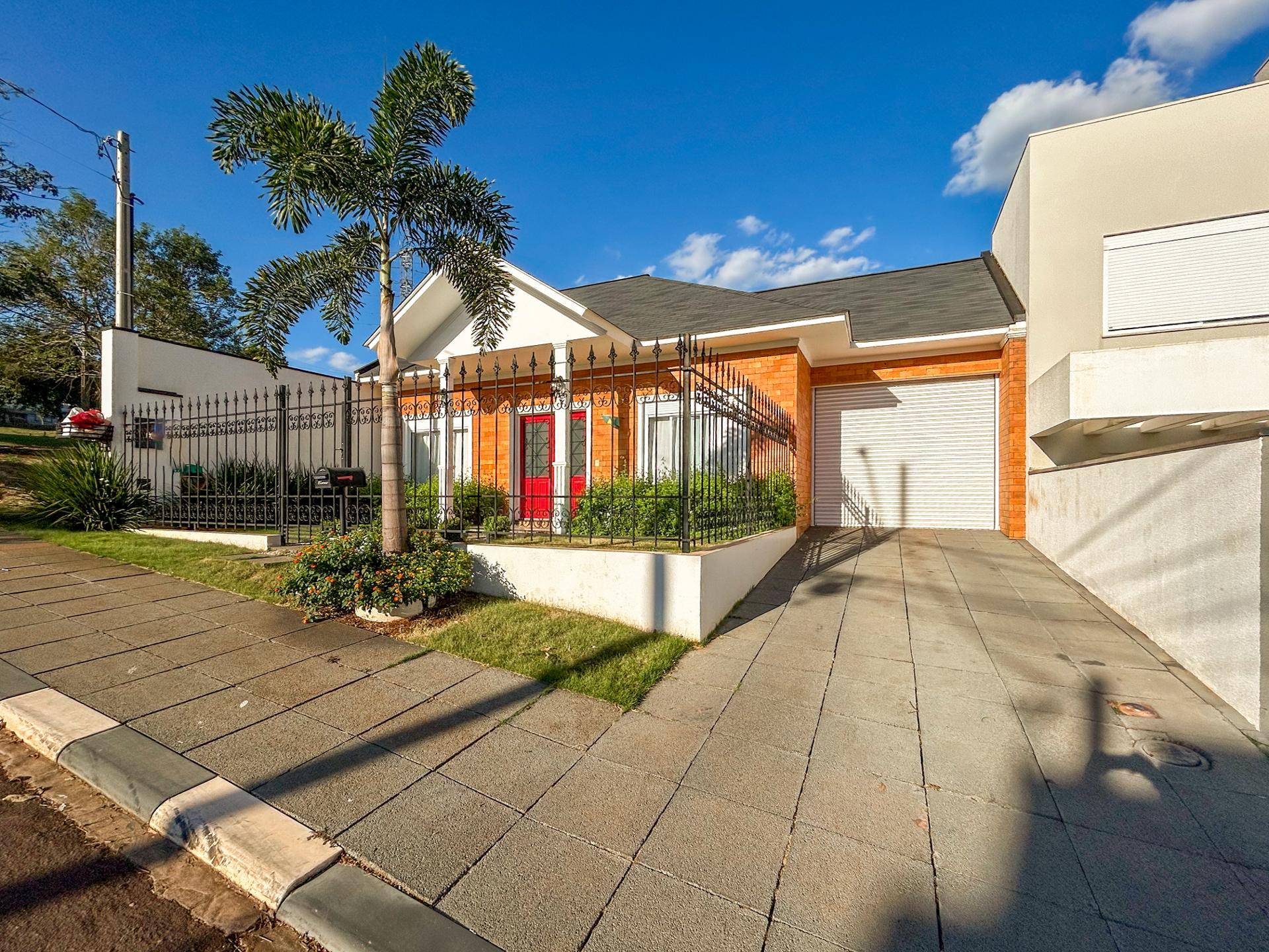 Casa em estilo americano à venda no JARDIM PANCERA, TOLEDO - PR