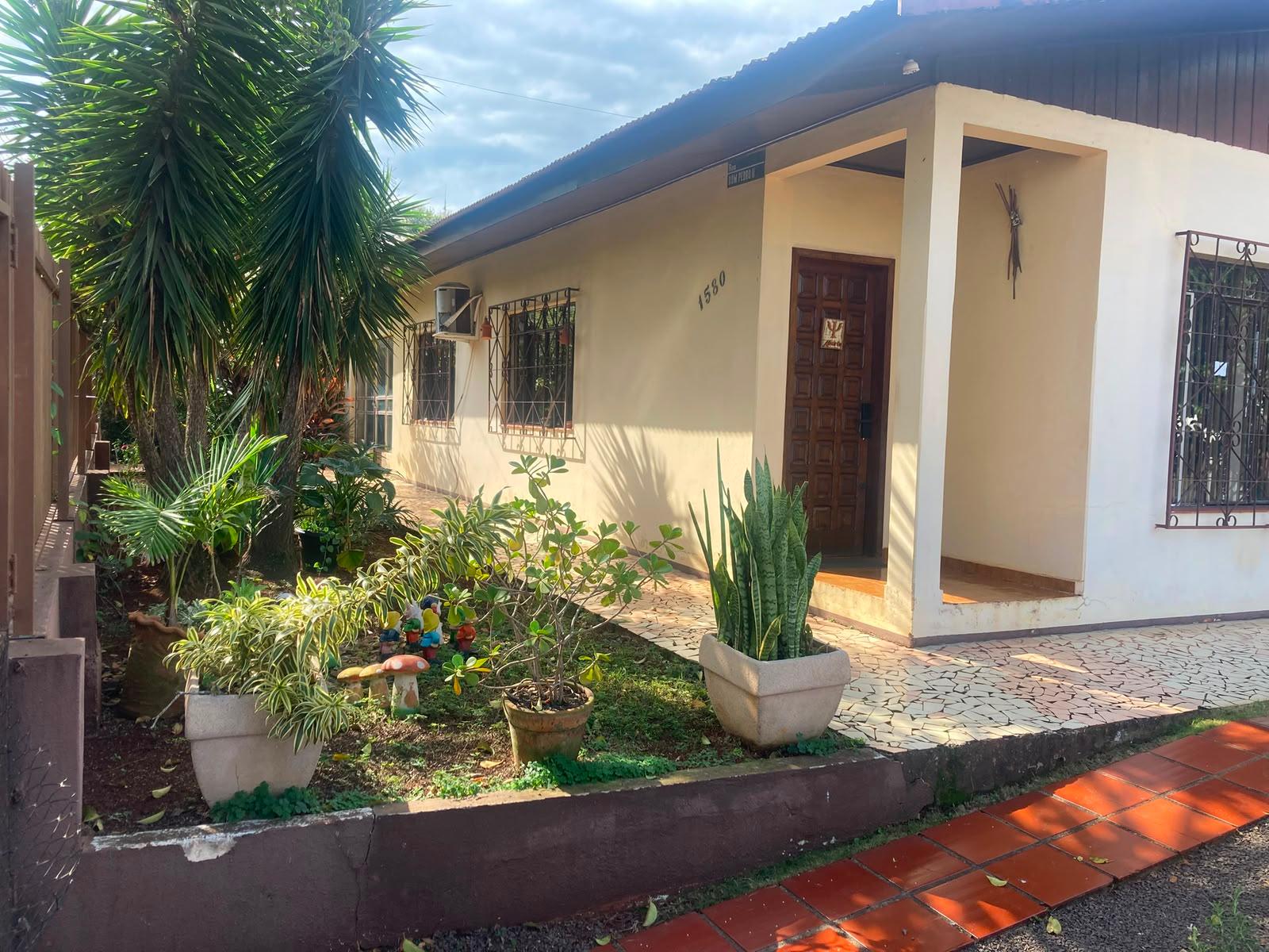 Casa/Sala Comercial para loca??o e venda no CENTRO de Toledo PR