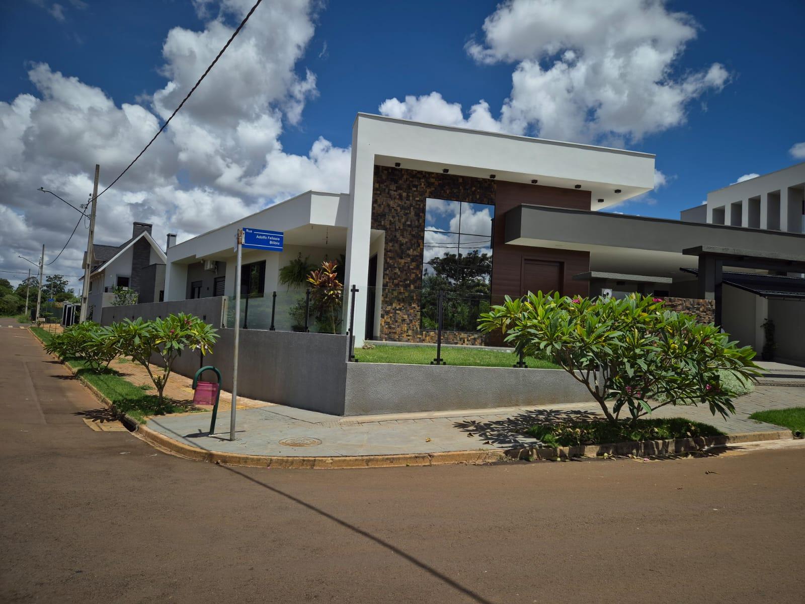 Casa de Alto Padr?o ? venda na Vila Industrial - Toledo PR