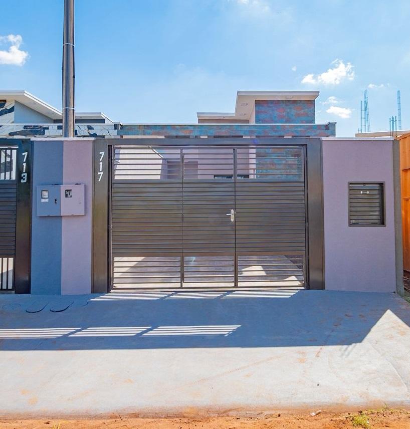 Linda Casa com Suíte, 1 Quarto e Churrasqueira  Sobra de Terre...