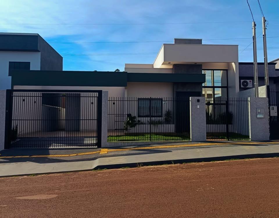 Linda Casa 1 Suíte 1 Quarto 2 Vagas Passagem Lateral e Sobra d...