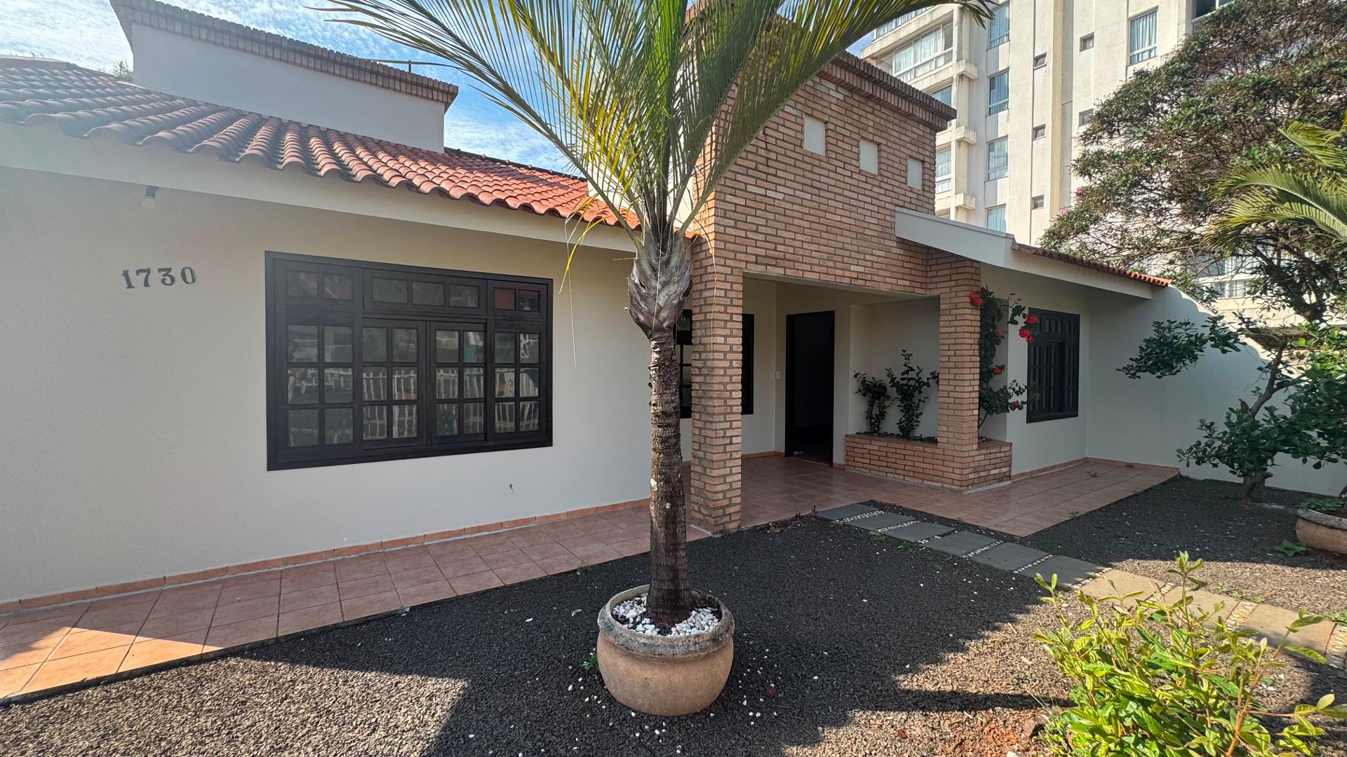 Casa com 3 Quartos e Terreno de 500m² a 2 Quadras da Avenida M...
