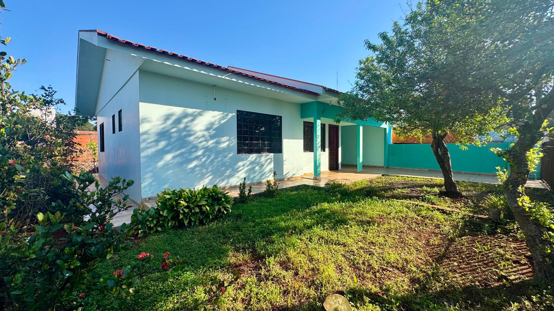 CASA EM TERRENO AMPLO | 1 SU?TE + 2 QUARTOS | JARDIM SANTA MAR...