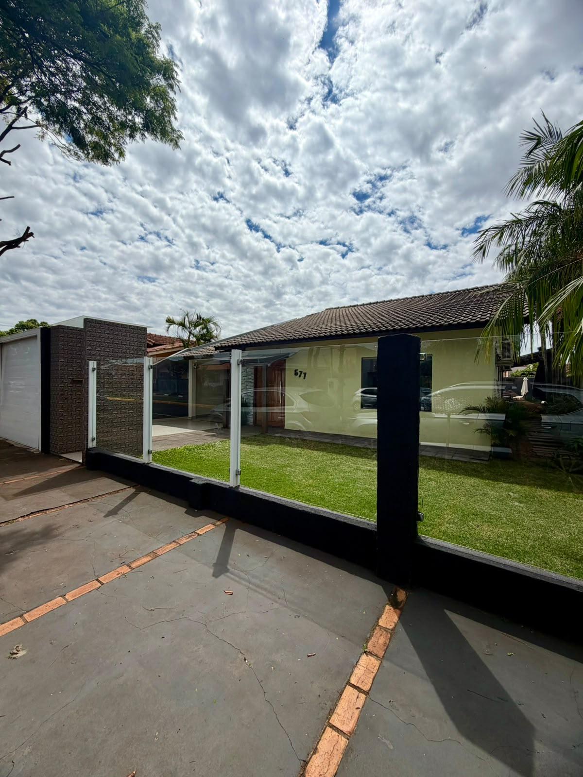 Casa sozinha no terreno, com piscina à venda na Vila Industria...