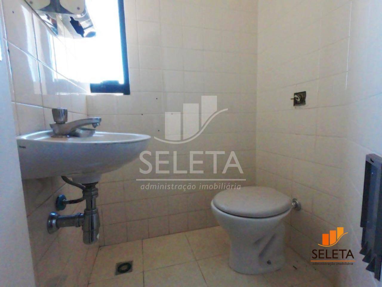 EXCELENTE SALA COMERCIAL DISPONIVEL PARA LOCAÇÃO NO CENTRO DE ...