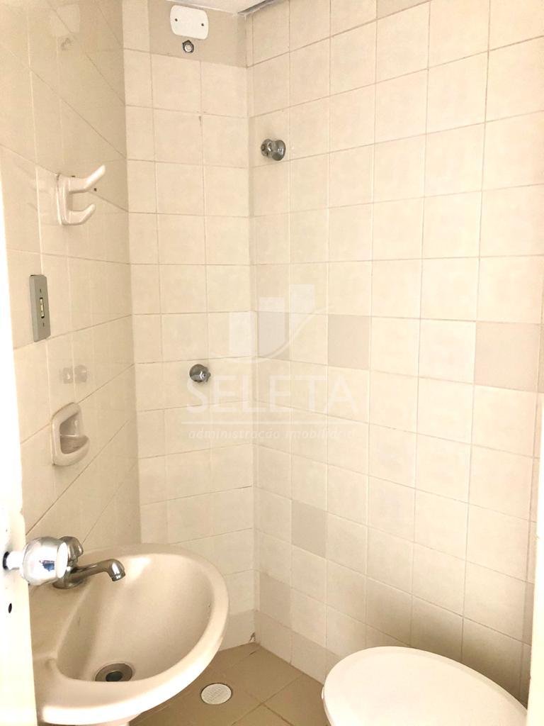 XCELENTE SALA COMERCIAL DISPONIVEL PARA LOCAÇÃO NO CENTRO DE C...