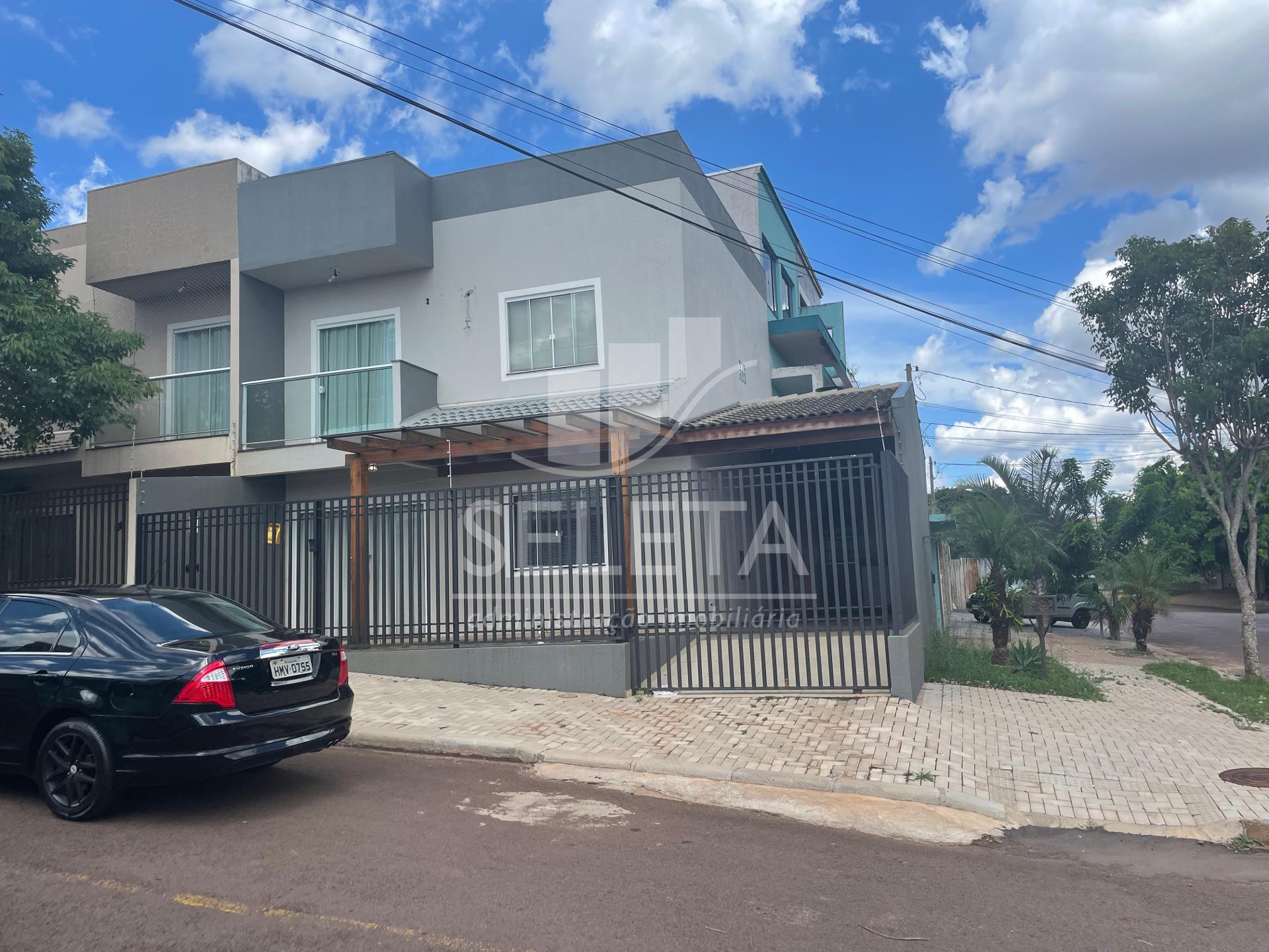 Sobrado de esquina bairro Canadá  3 quartos 01 banheiro e lava...