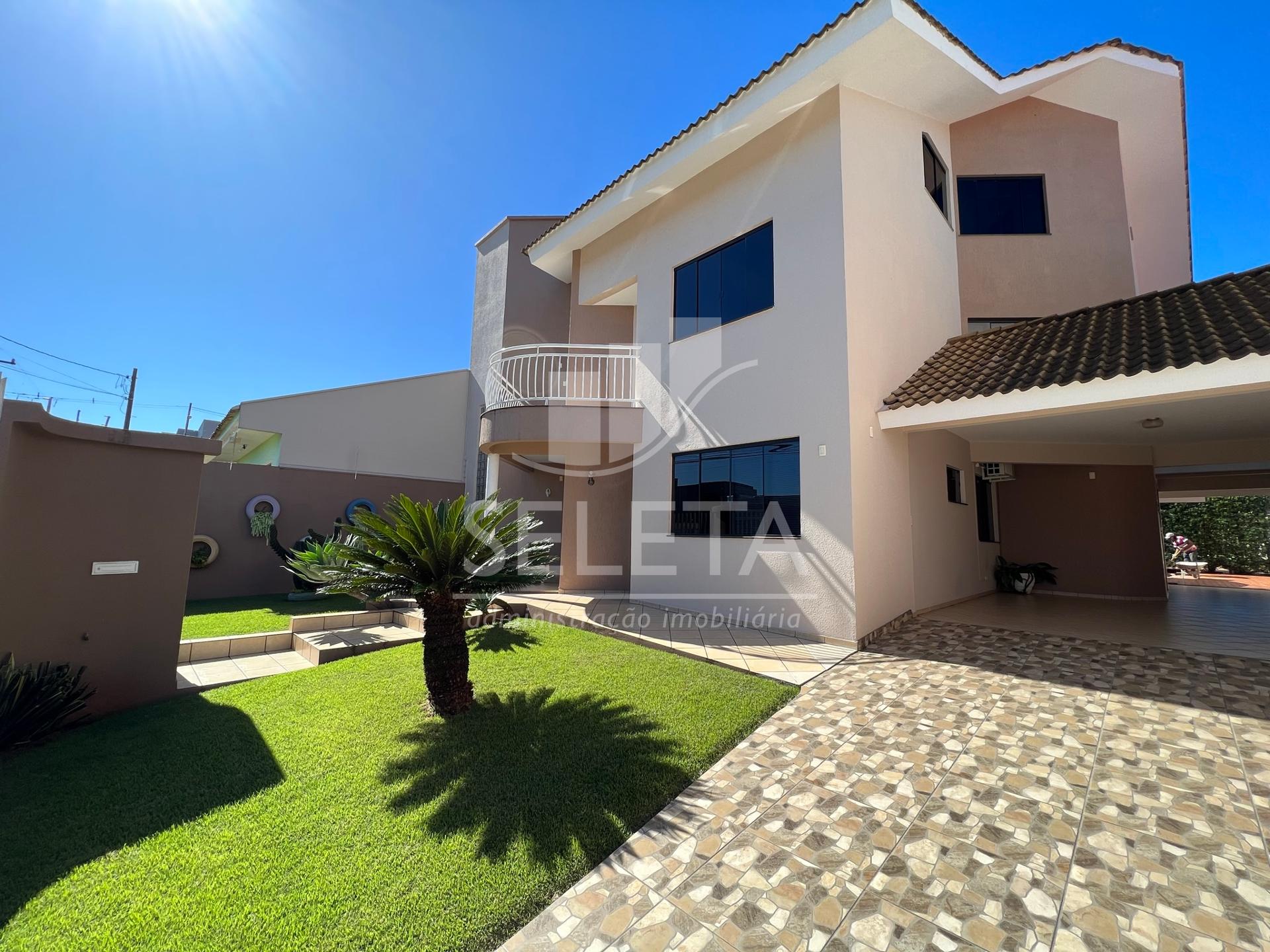 AMPLO SOBRADO COM PISCINA E SOBRA DE TERRENO