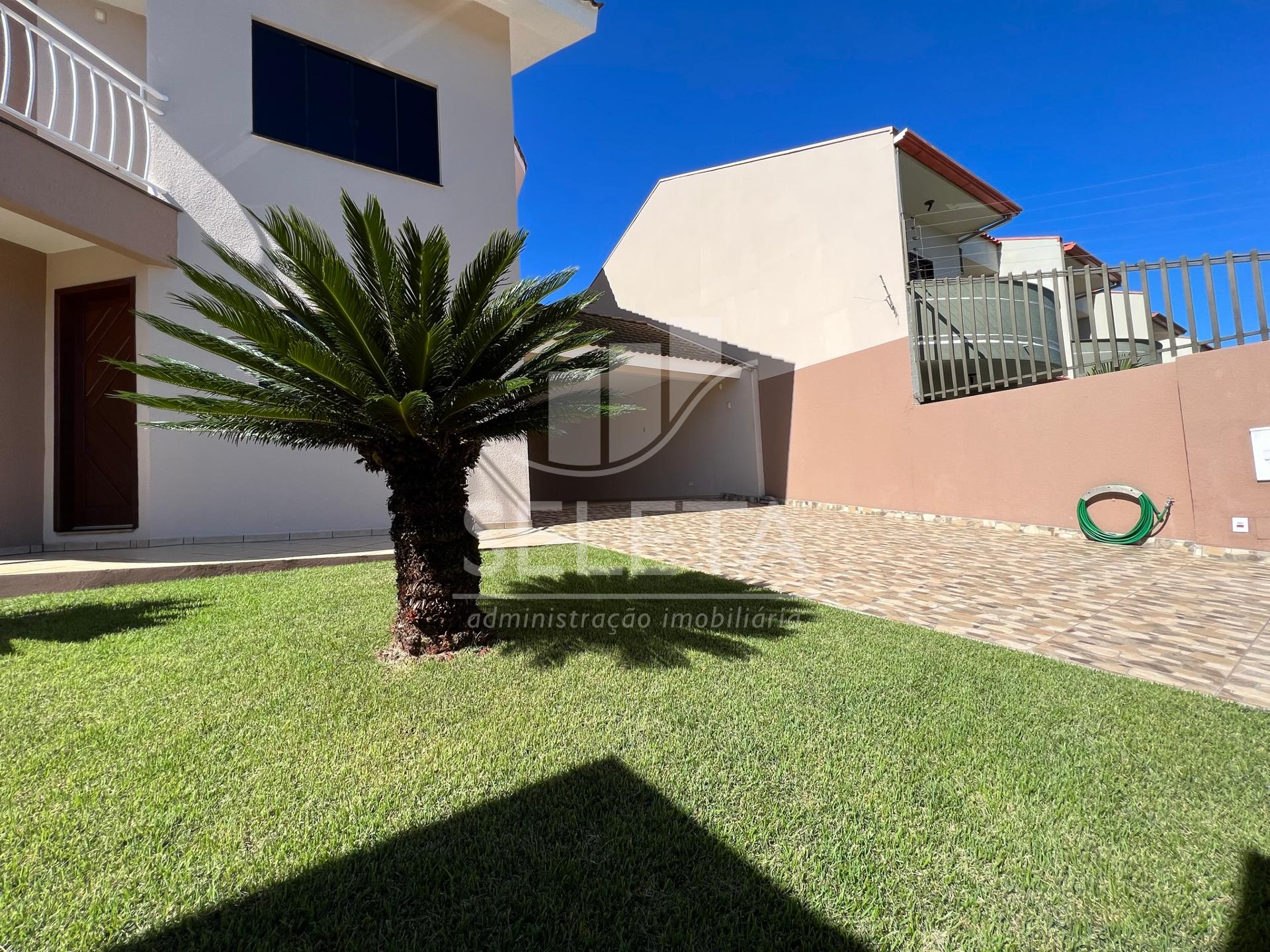 AMPLO SOBRADO COM PISCINA E SOBRA DE TERRENO