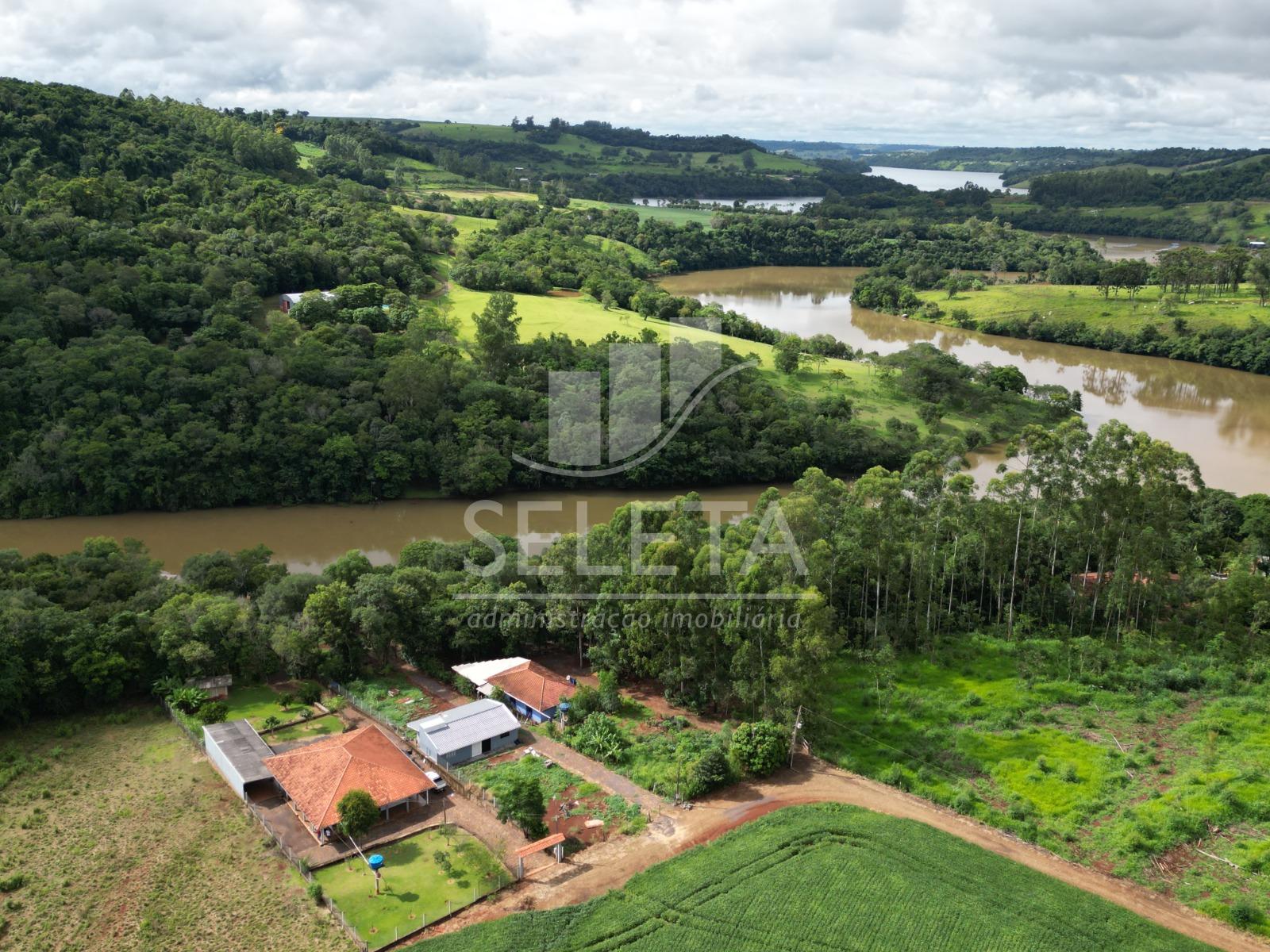 Chácara beira lago com 3600 metros em Boa Vista da Aparecida.