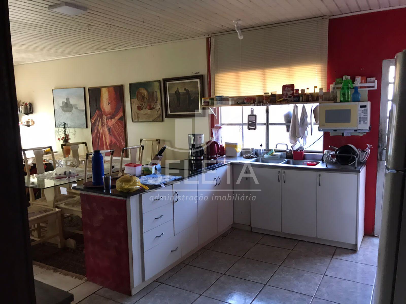 Linda Casa à venda,  2 suítes, 2 salas, cozinha, área de servi...