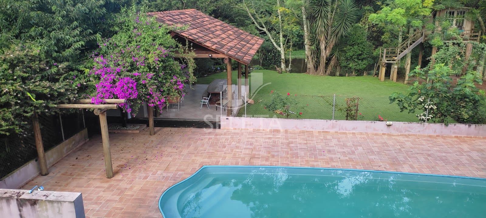 Maravilhosa chacara na Area Rural  com piscina, passaros à ven...