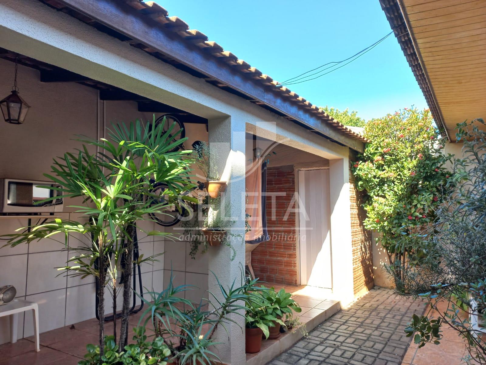Casa à venda no bairro Neva em Cascavel.