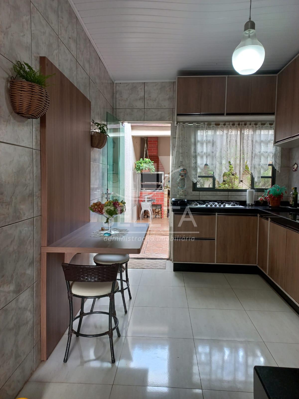 Casa à venda no bairro Neva em Cascavel.