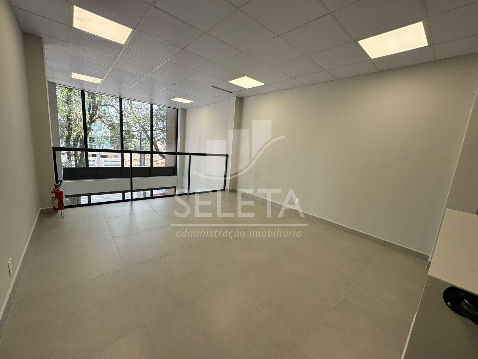 EXCELENTE SALA COMERCIAL DISPONIVEL PARA LOCAÇÃO NO CENTRO.