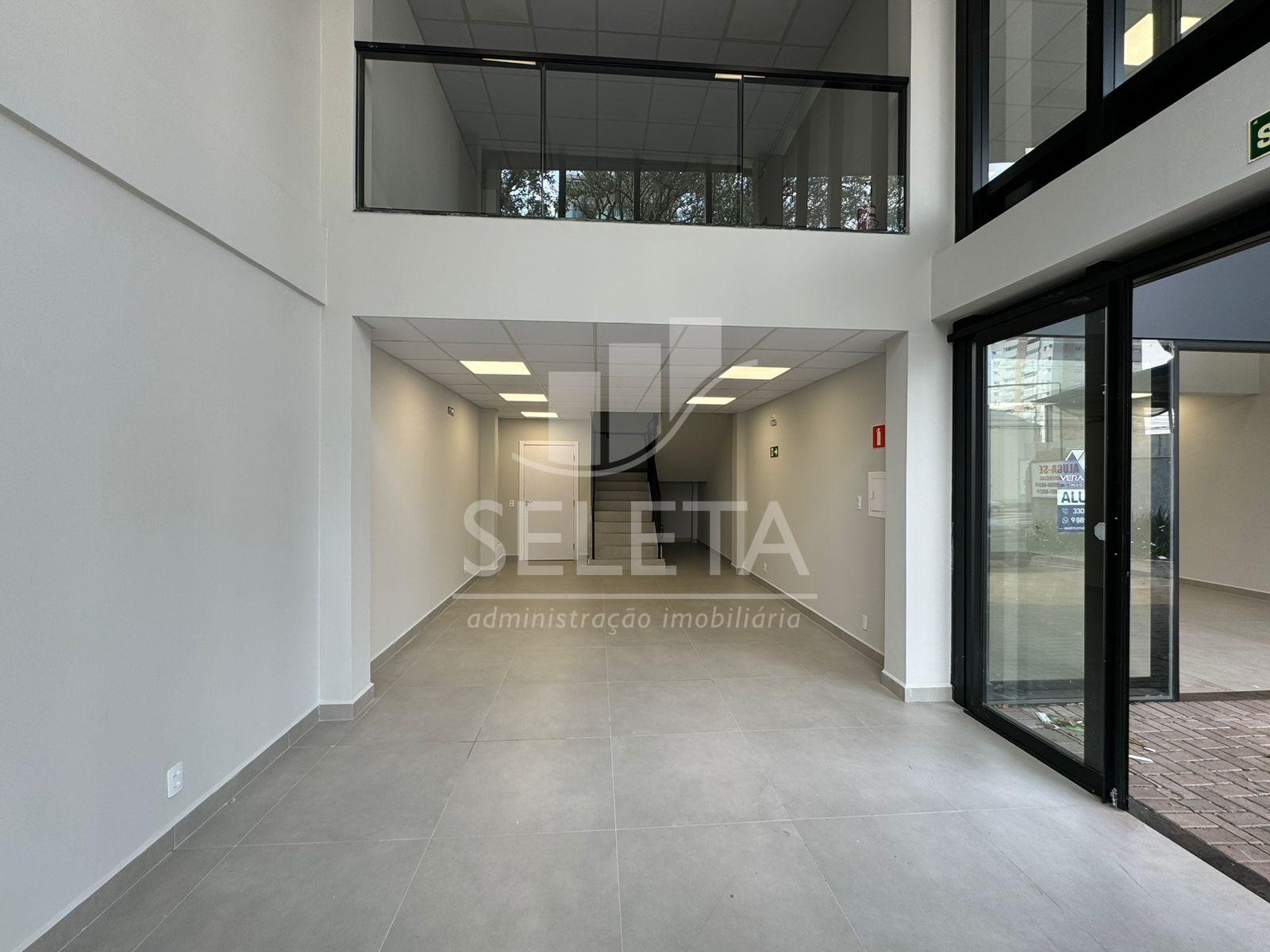 EXCELENTE SALA COMERCIAL DISPONIVEL PARA LOCAÇÃO NO CENTRO.