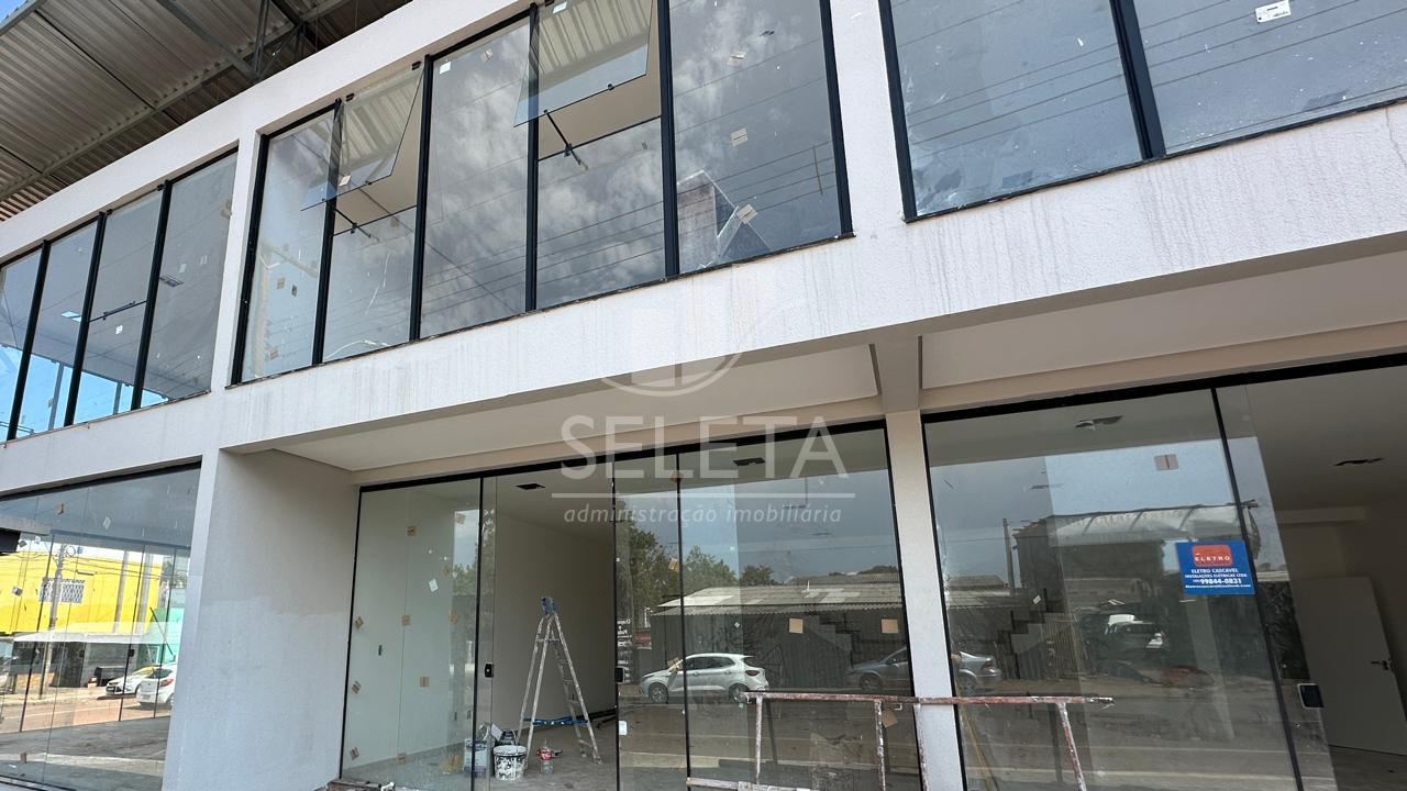 Sala comercial sub-esquina com mezanino à venda.