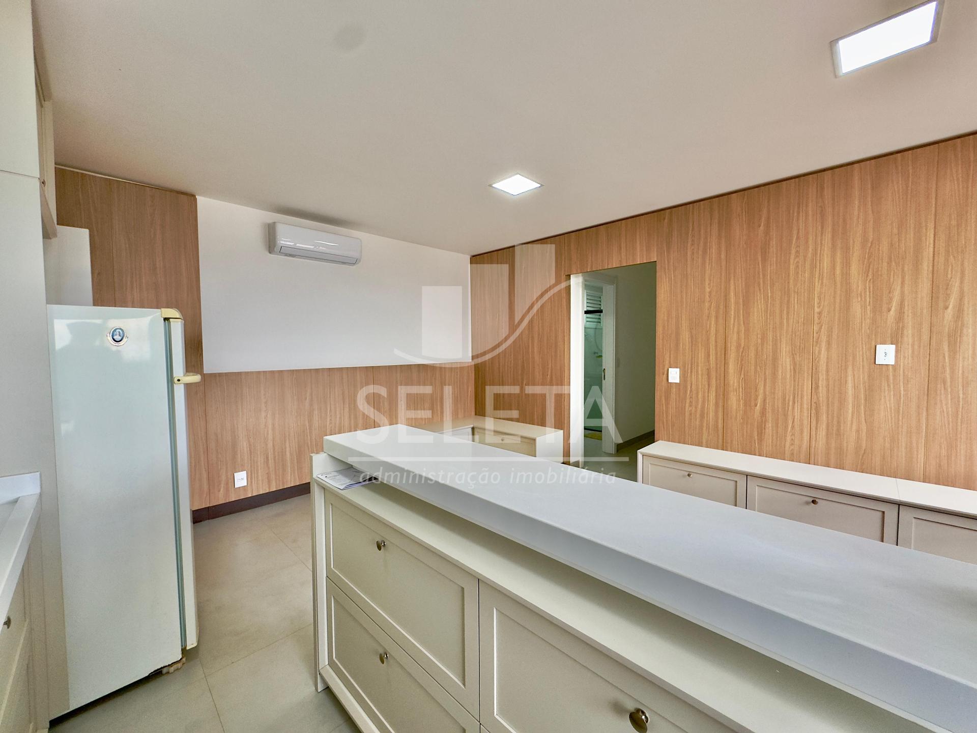 APARTAMENTO MOBILIADO COM 2 DORMITÓRIOS NO CENTRO DE CASCAVEL