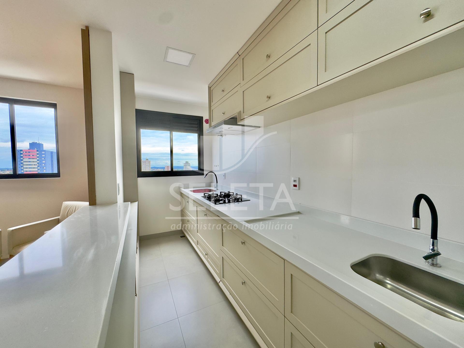 APARTAMENTO MOBILIADO COM 2 DORMITÓRIOS NO CENTRO DE CASCAVEL