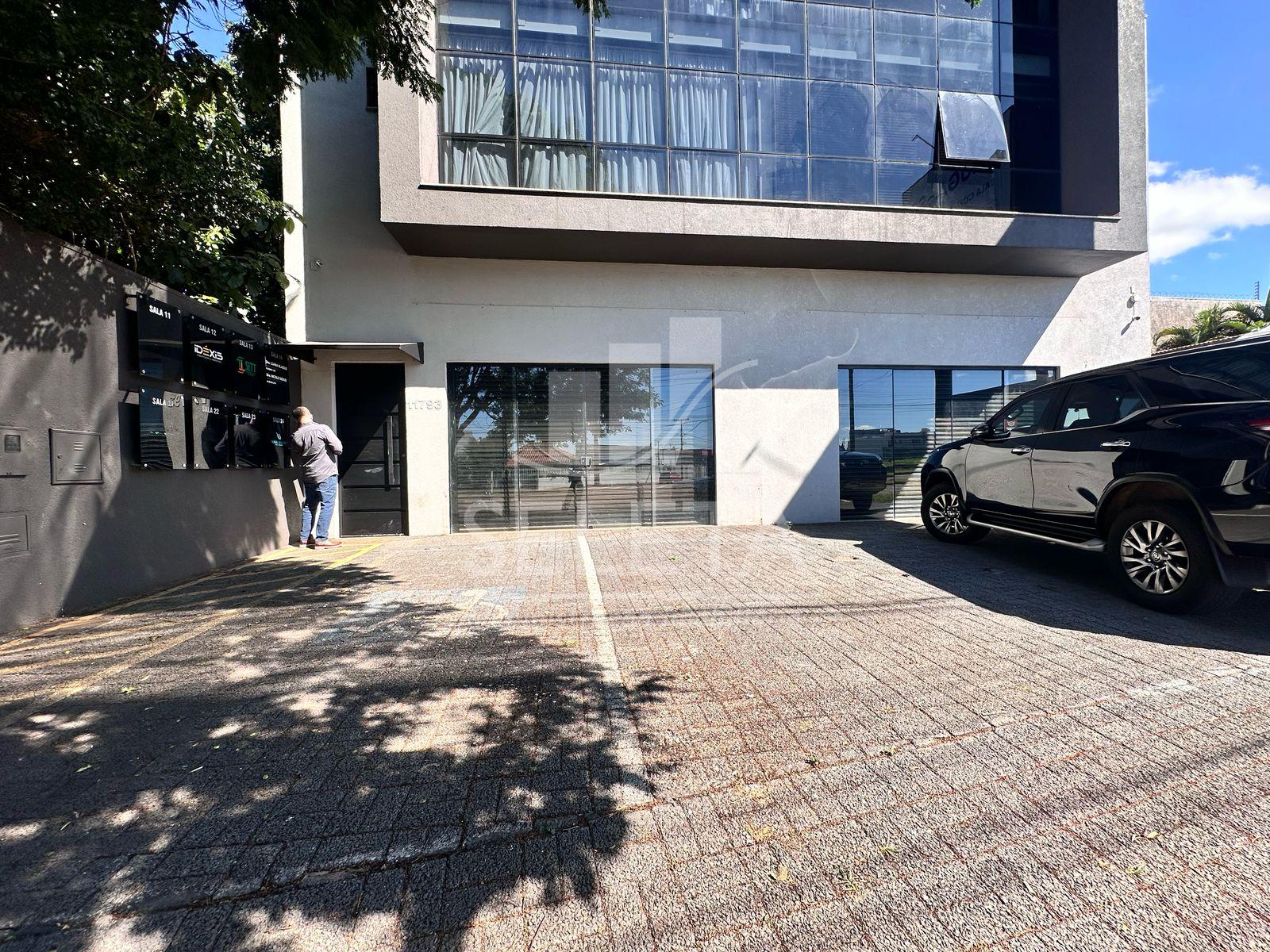 Sala Comercial para Alugar na Avenida Brasil com 200m , no bai...