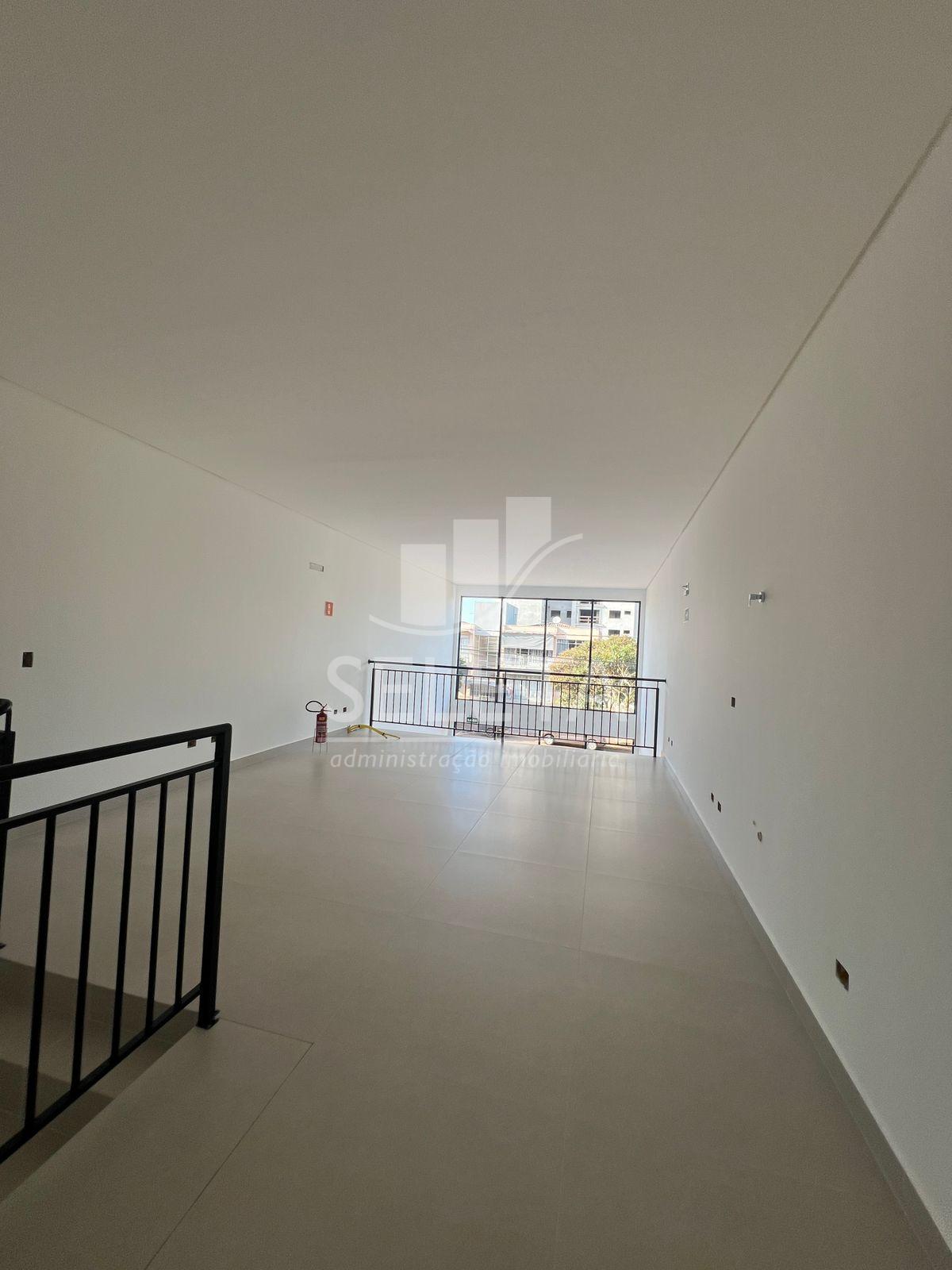 SALA COMERCIAL NOVA, COM 72m  MAIS MEZANINO DE 38m  NO CENTRO