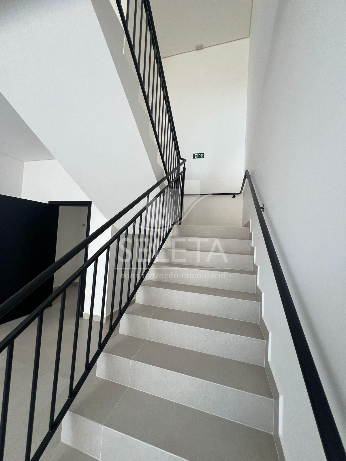 SALA COMERCIAL NOVA, COM 72m  MAIS MEZANINO DE 38m  NO CENTRO