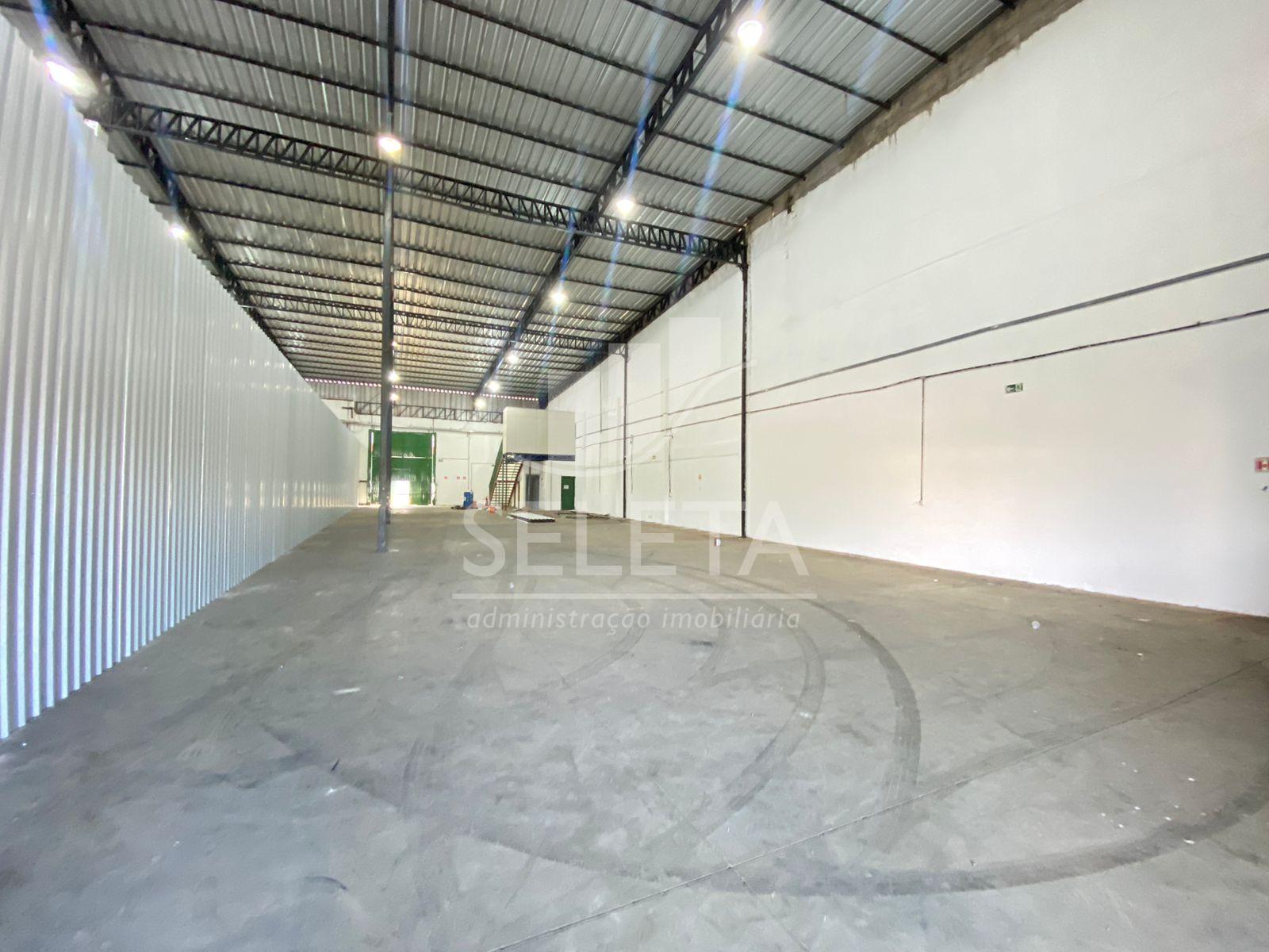 EXCELENTE BARRACÃO PARA LOCAÇÃO COM 700,60 M ,  CASCAVEL PR