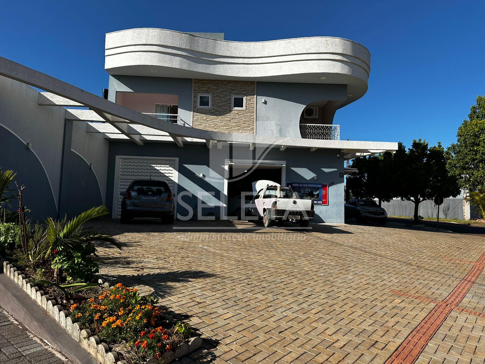 Oportunidade Sobrado com apt e salas comerciais em  Cascavel - PR