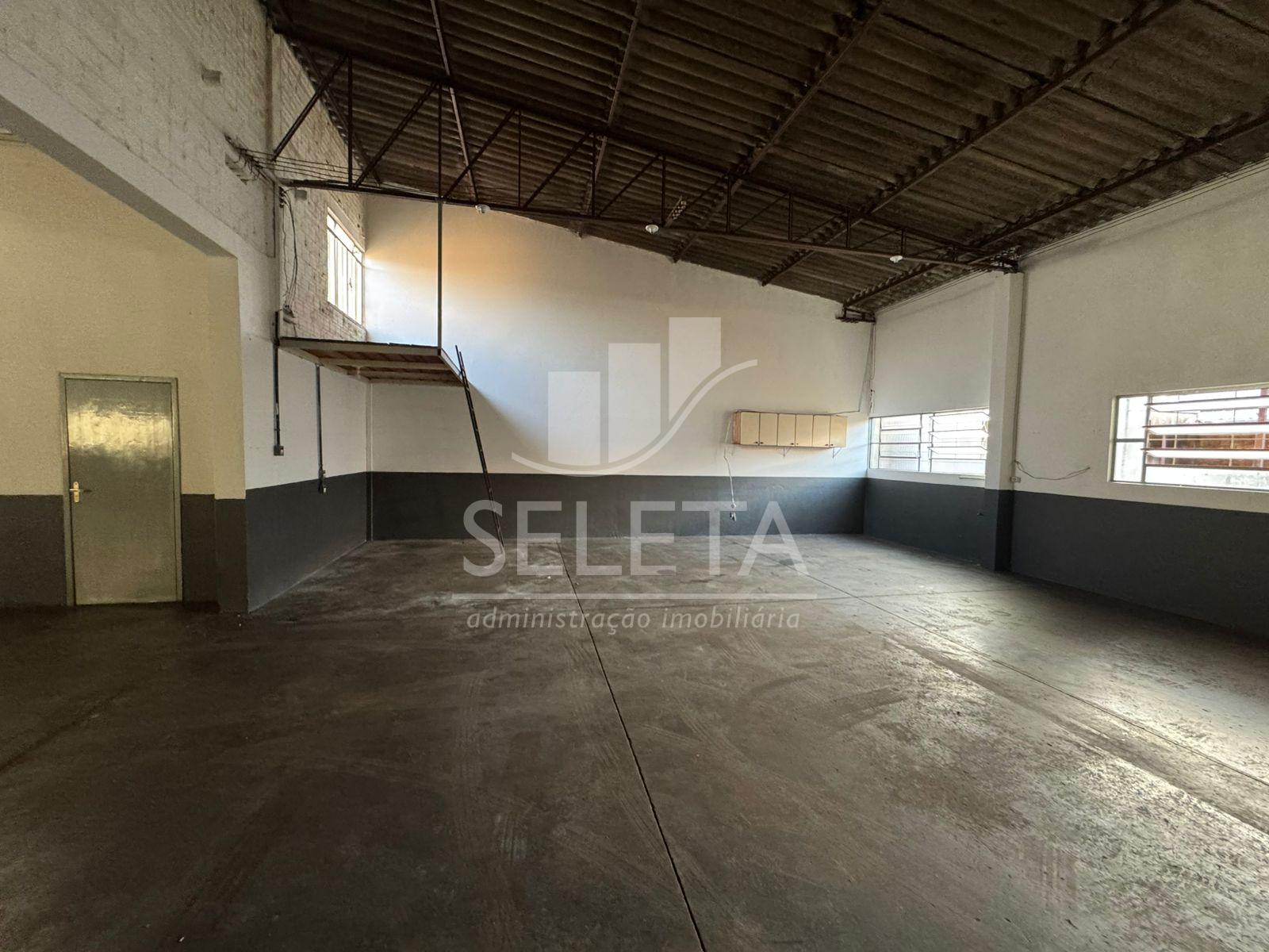 BARRACÃO DISPONÍVEL PARA LOCAÇÃO NO BAIRRO NEVA
