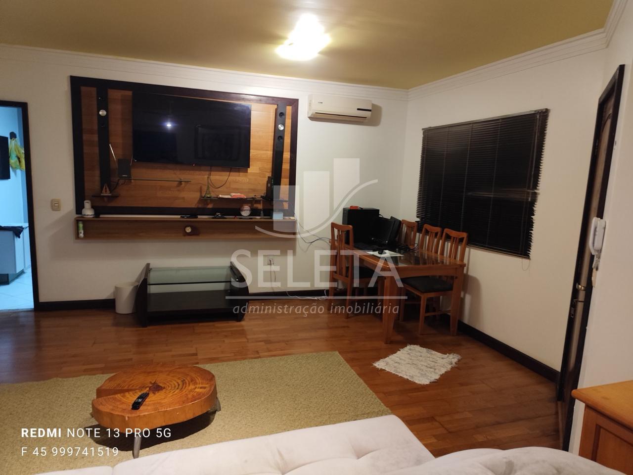 Casa à venda há poucas quadras da Av. Brasil, no bairro Pacaem...