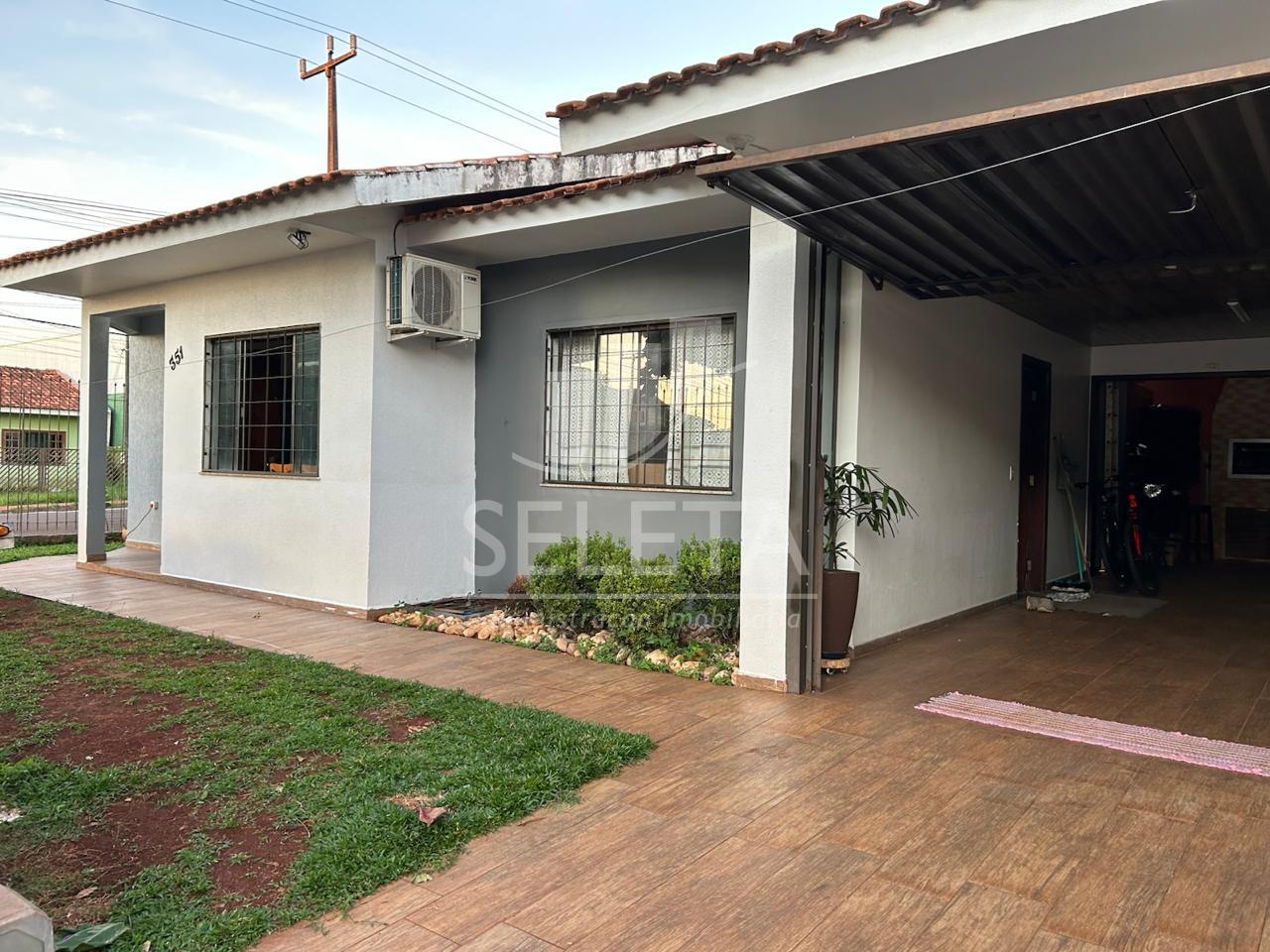 Casa à venda há poucas quadras da Av. Brasil, no bairro Pacaem...