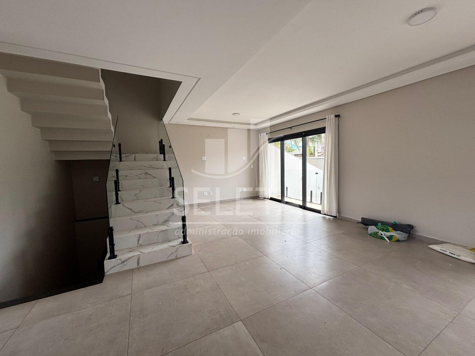 TRIPLEX COM 3 SUITES PARA LOCAÇÃO NA VILA TOLENTINO , CASCAVEL...