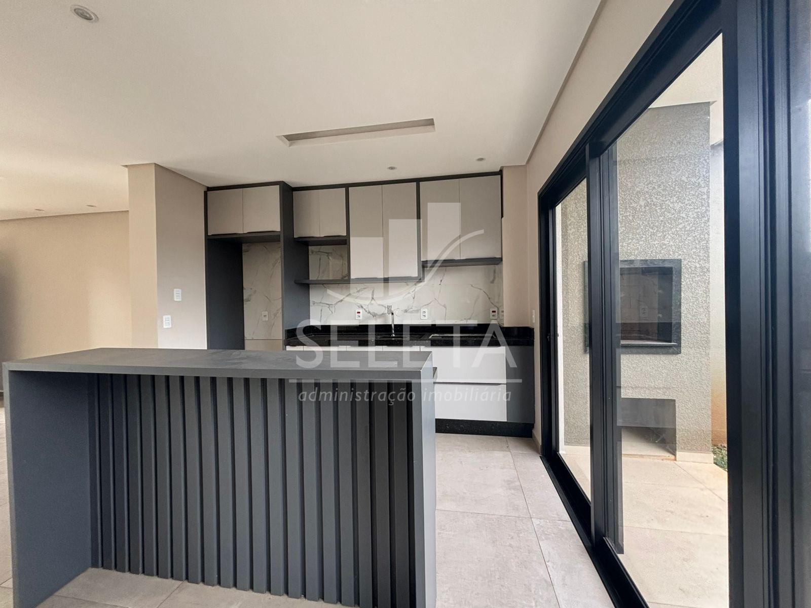 TRIPLEX COM 3 SUITES PARA LOCAÇÃO NA VILA TOLENTINO , CASCAVEL...