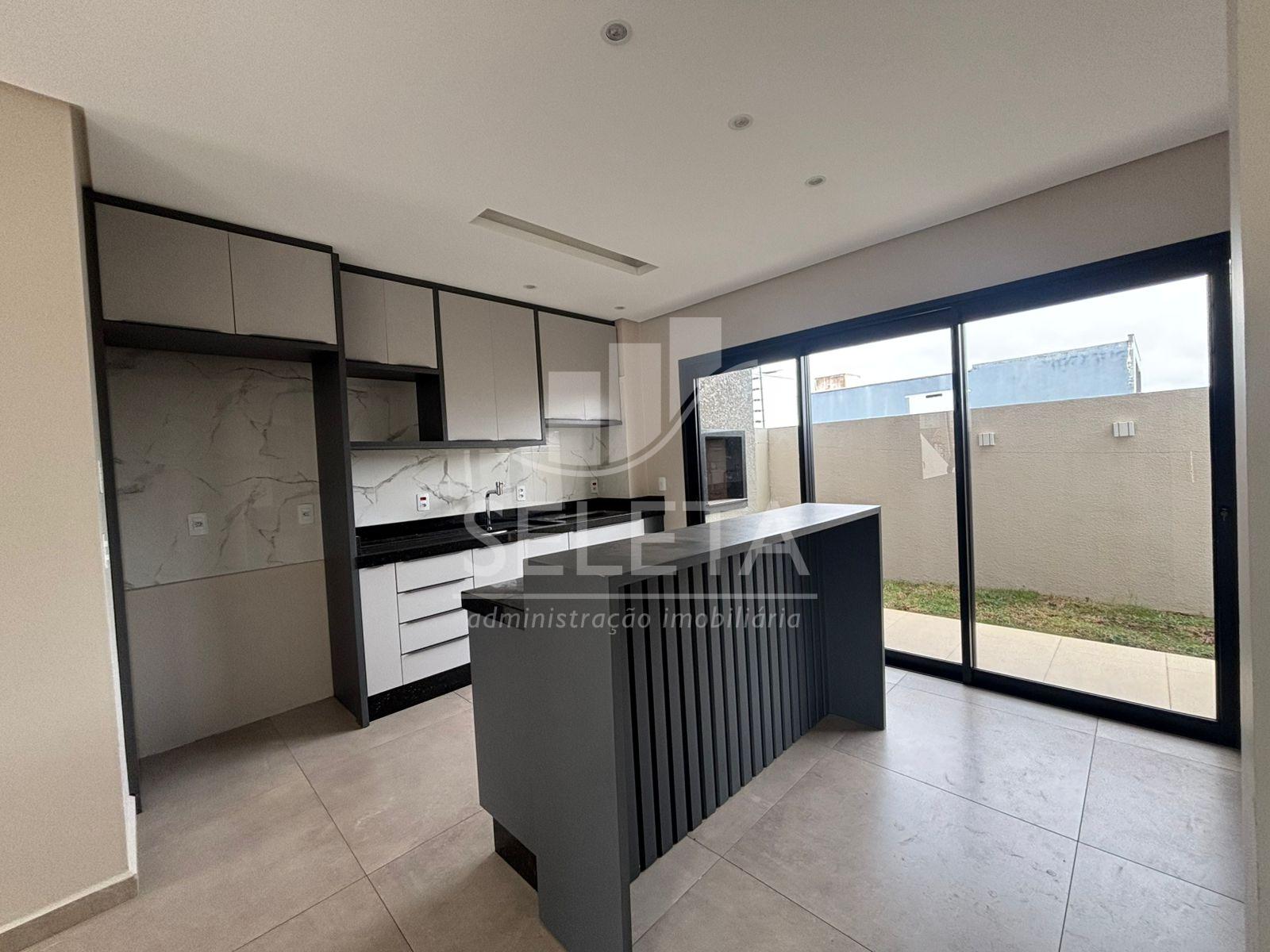TRIPLEX COM 3 SUITES PARA LOCAÇÃO NA VILA TOLENTINO , CASCAVEL...
