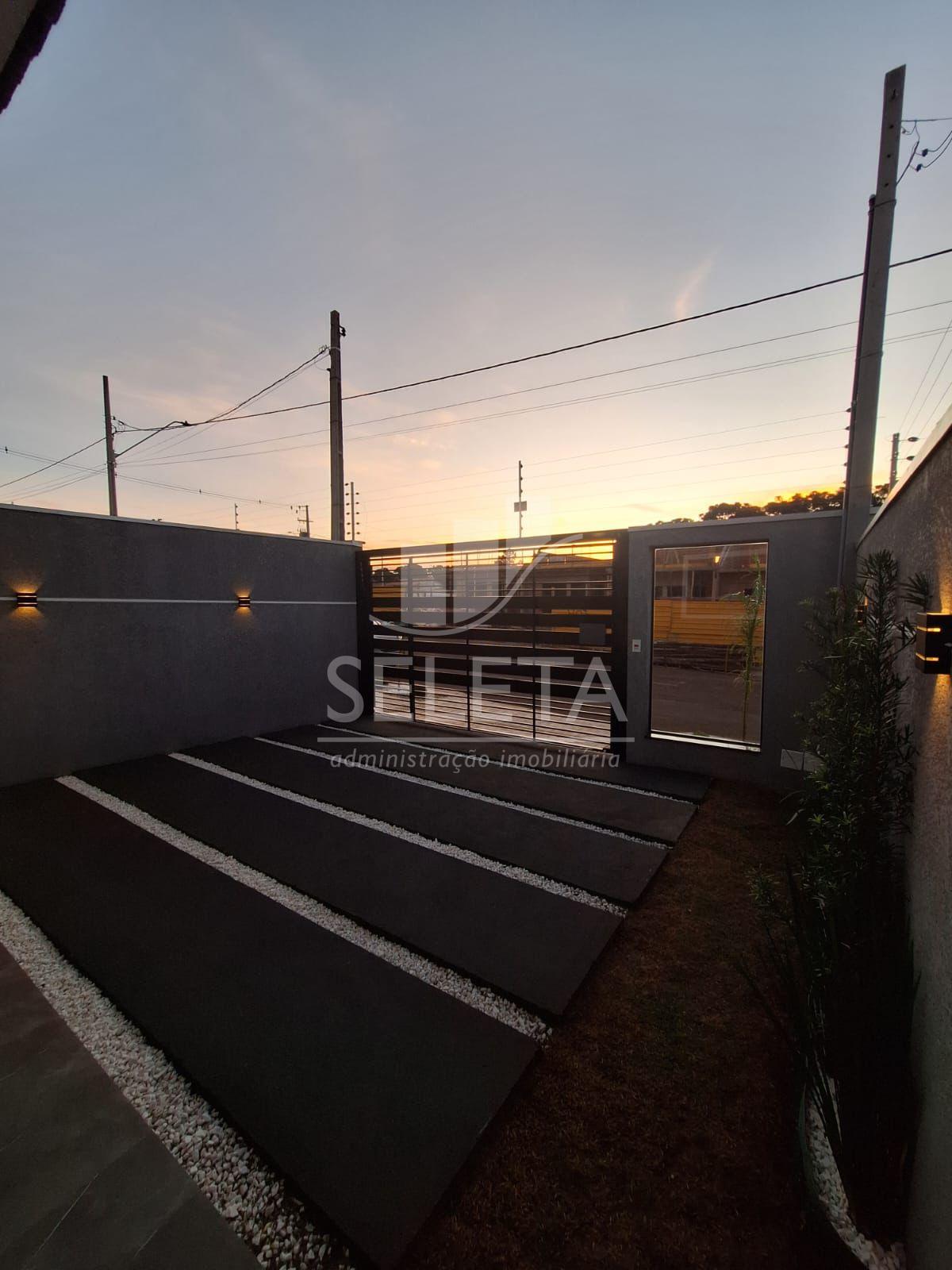 Casa à venda, no Floresta, Suíte, 2 quartos e garagem p  2 car...