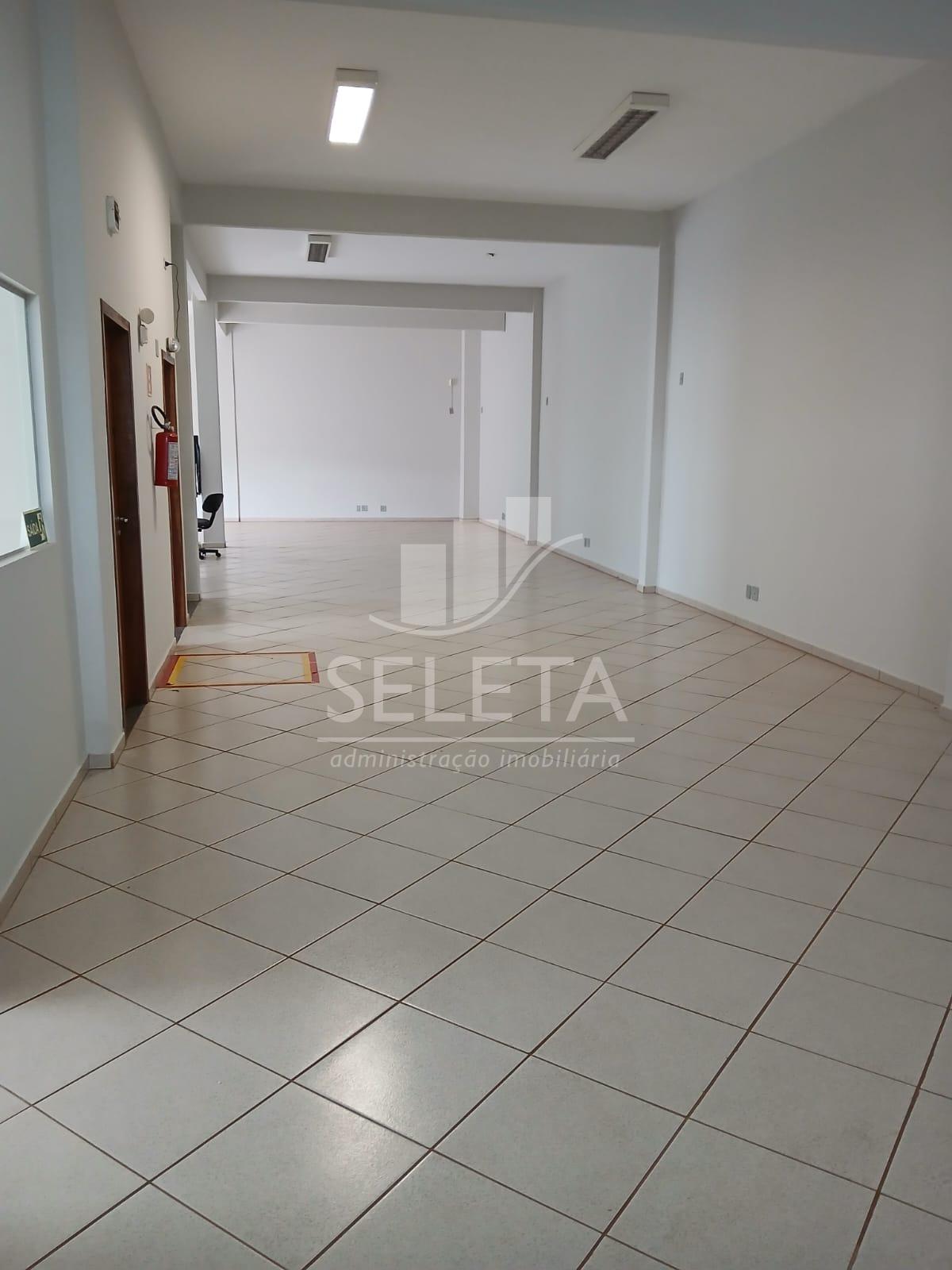 SALA COMERCIAL COM 600M2  PARA LOCAÇÃO NO BAIRRO COQUEIRAL