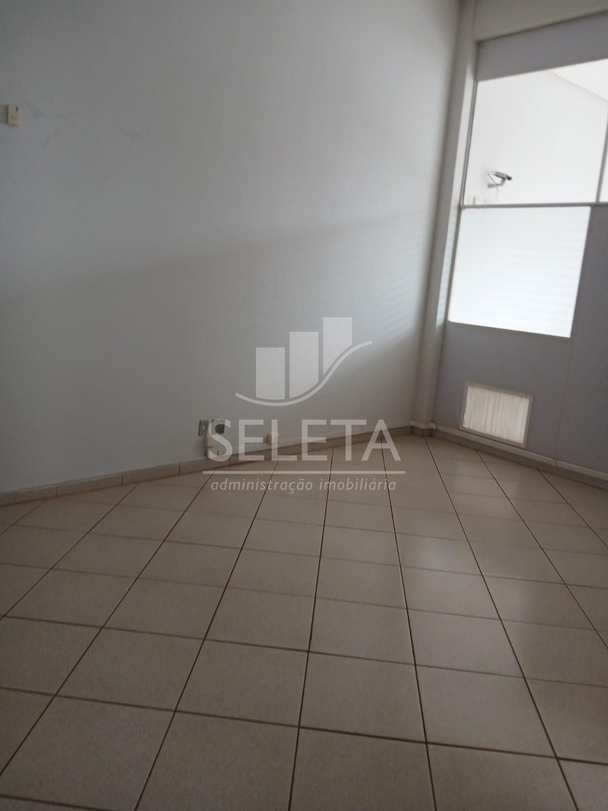 SALA COMERCIAL COM 600M2  PARA LOCAÇÃO NO BAIRRO COQUEIRAL