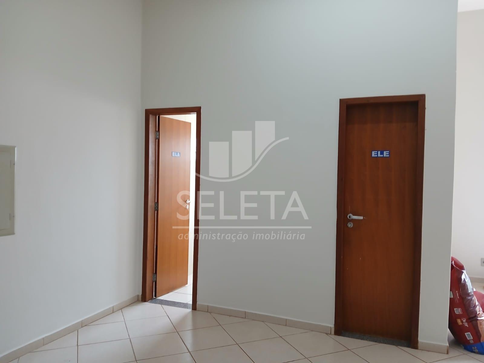 SALA COMERCIAL COM 600M2  PARA LOCAÇÃO NO BAIRRO COQUEIRAL
