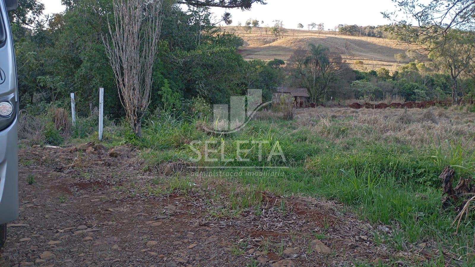 Sitio localizado a apenas 120 km de Cascavel, composta por SAL...