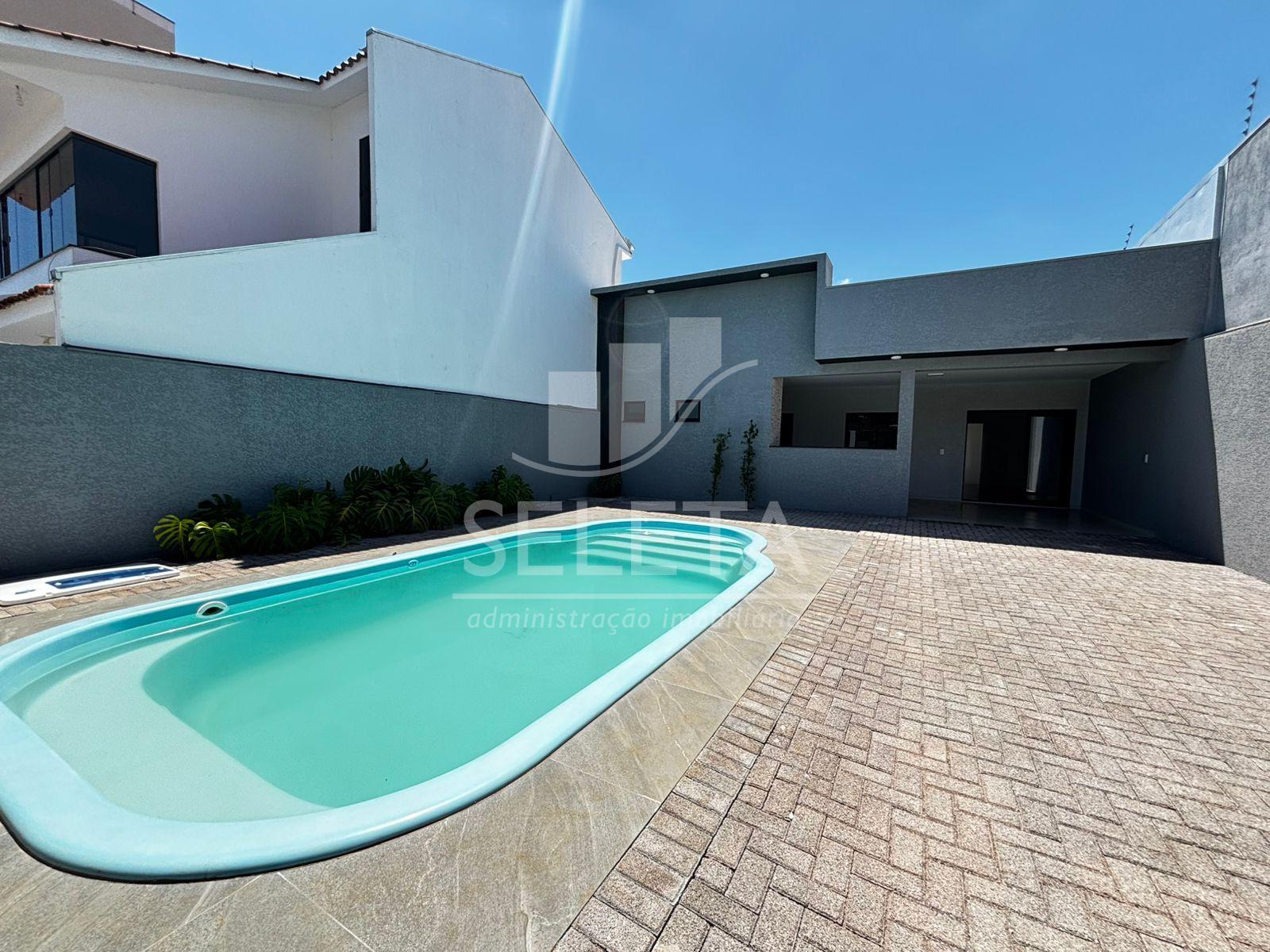 Casa com piscina, sendo 1 suite e 2 quartos na Região do Canada.