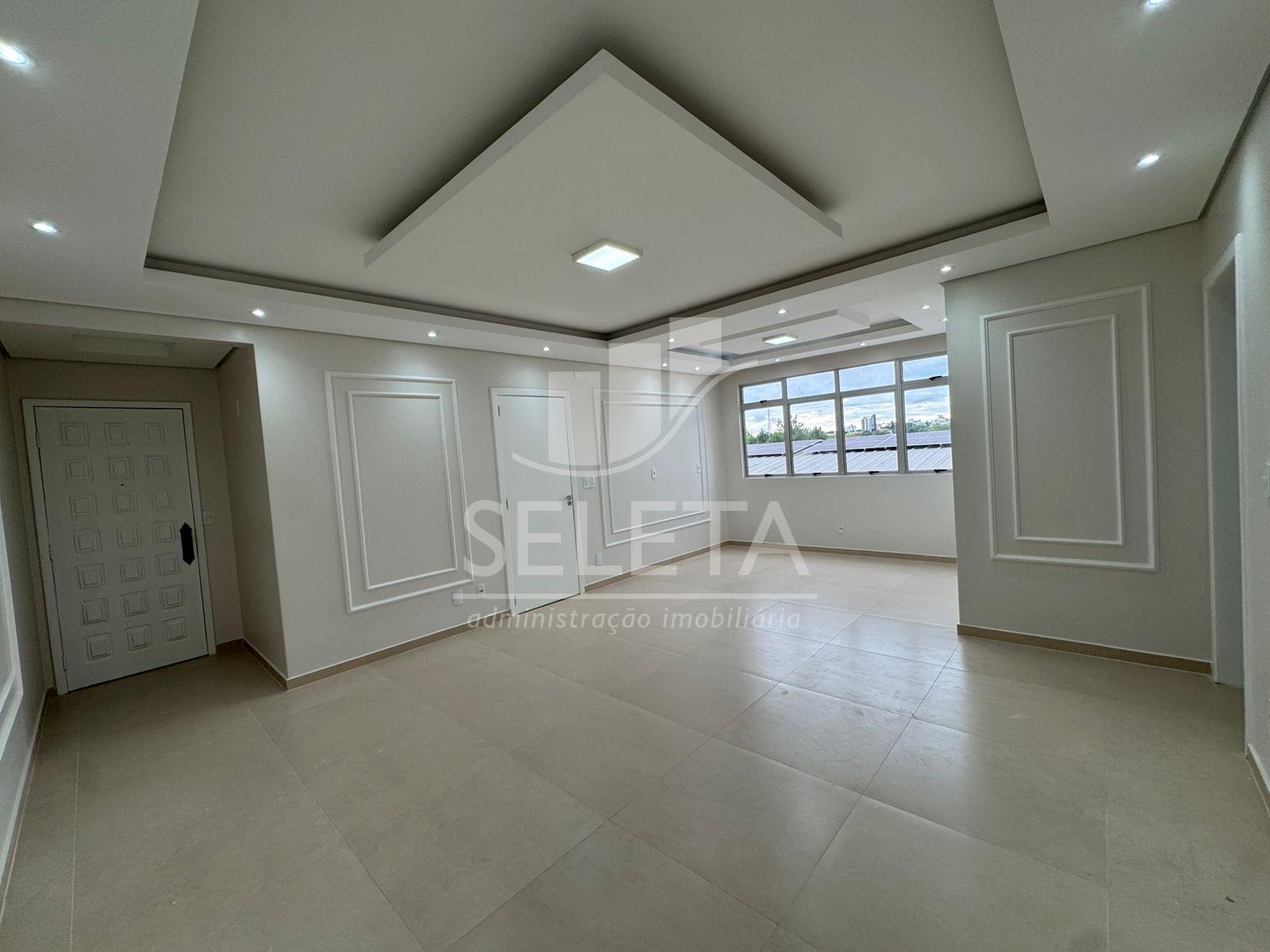 APARTAMENTO AMPLO DISPONIVEL PARA LOCAÇÃO NO CENTRO.